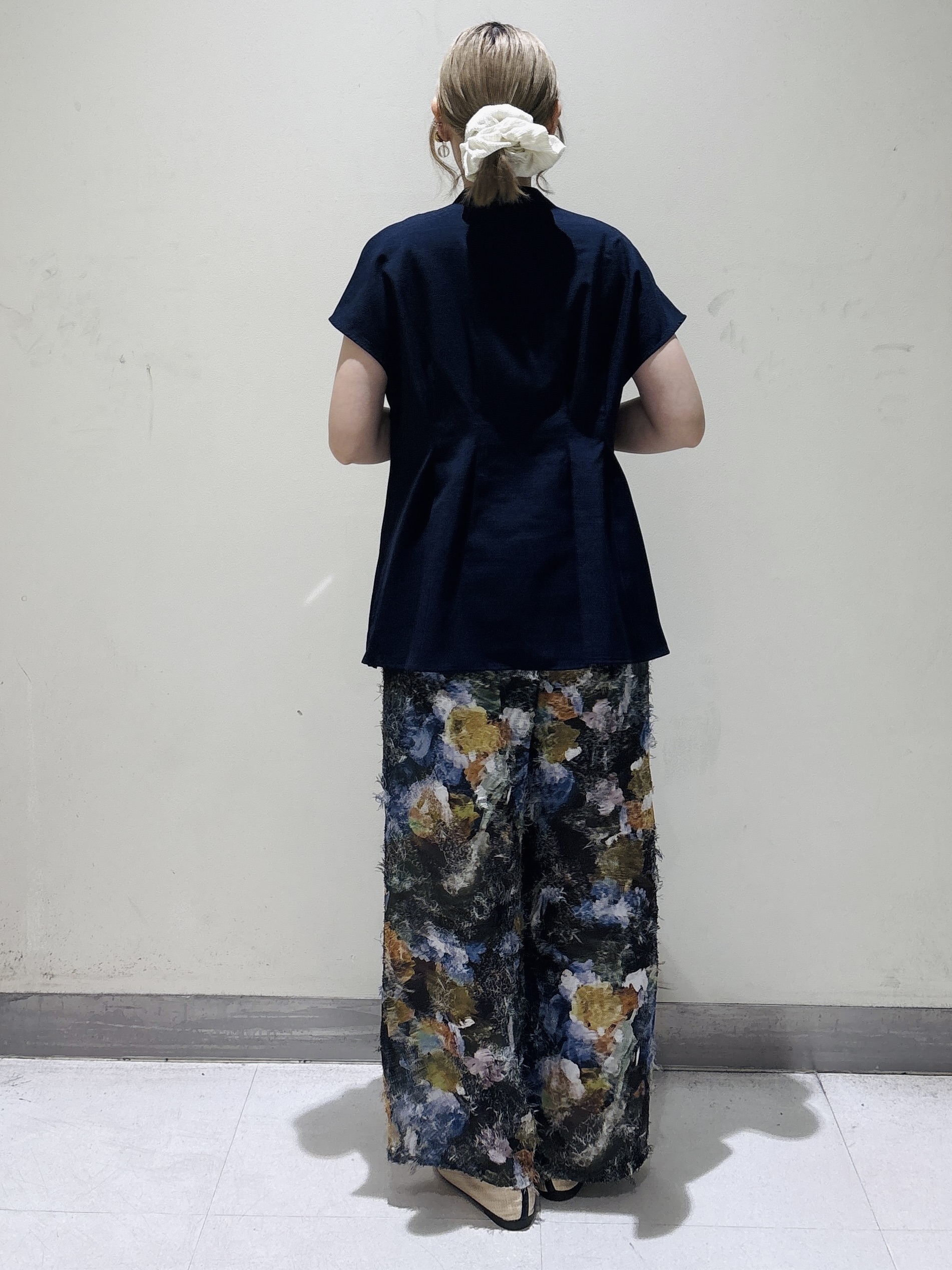 みきちぃさんの「OPAQUE.CLIP｜【接触冷感／吸水速乾】リネンライク タックフレンチスリーブブラウス《洗濯機OK》」を使ったコーディネート