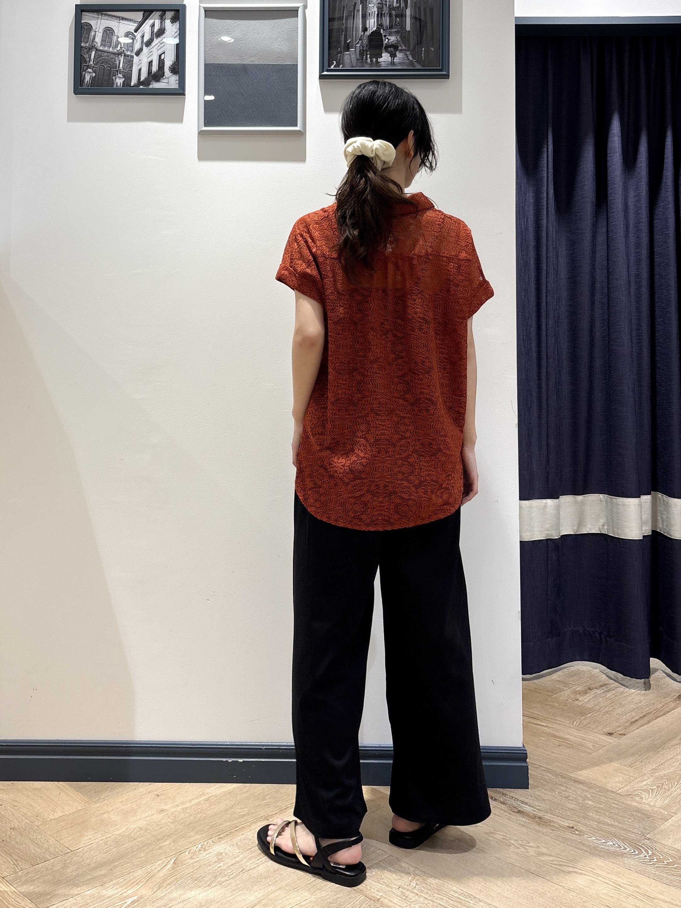 ayakaさんの「grove｜【洗える・体型カバー】レースドルマンシャツ」を使ったコーディネート