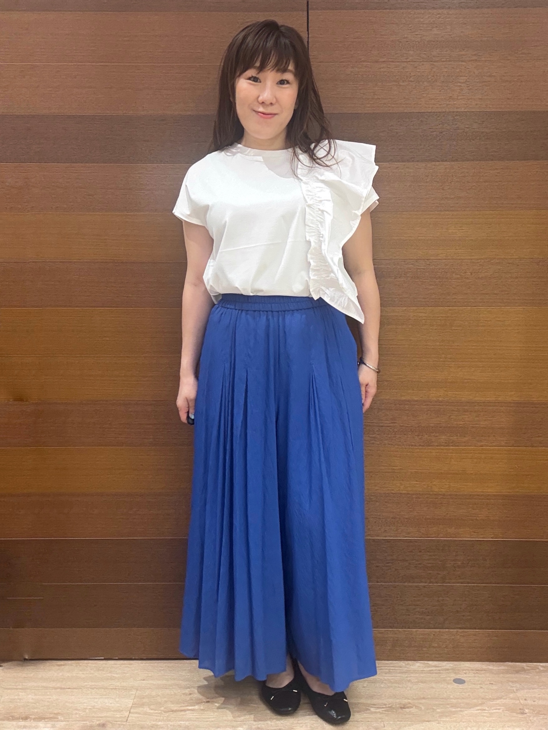 maichiさんの「OPAQUE.CLIP｜【UVケア／接触冷感】アシメフリルドッキングカットソー《洗濯機OK》」を使ったコーディネート