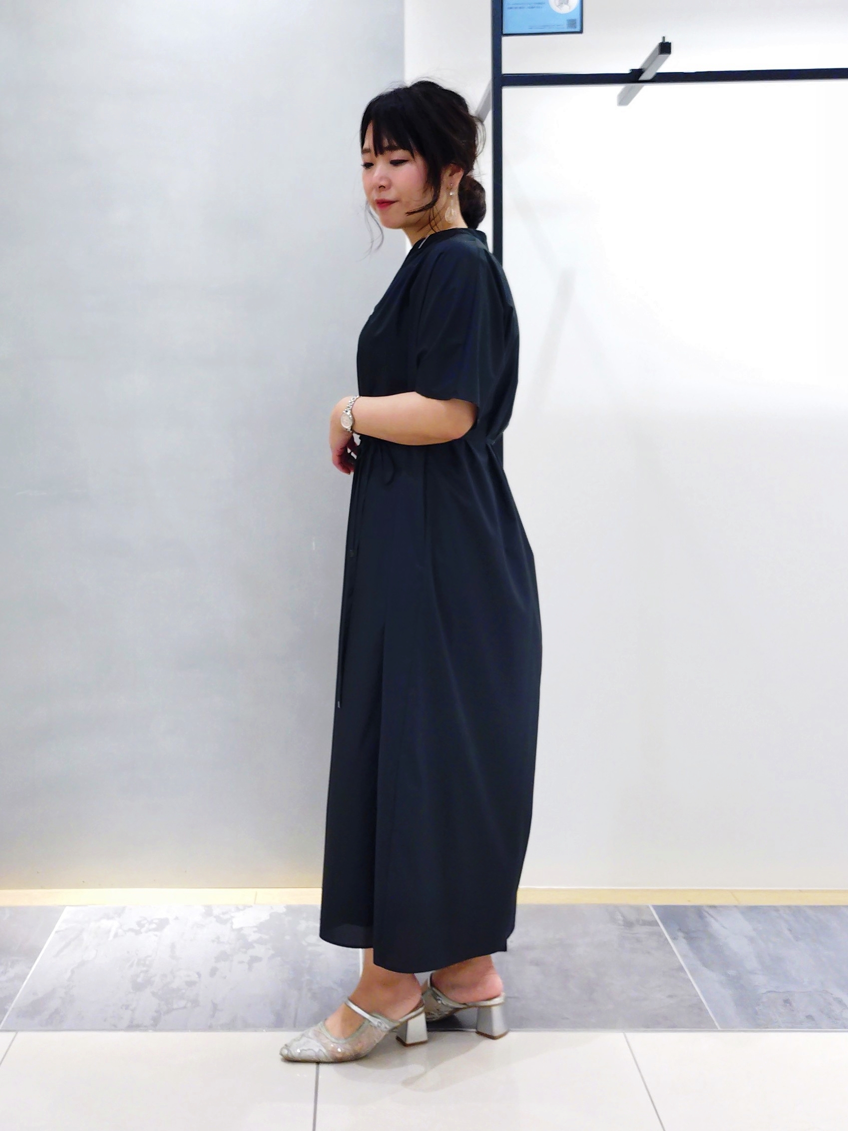 TOMOMIさんの「INDIVI｜【撥水／UVカット】ベルト付きワンピース」を使ったコーディネート