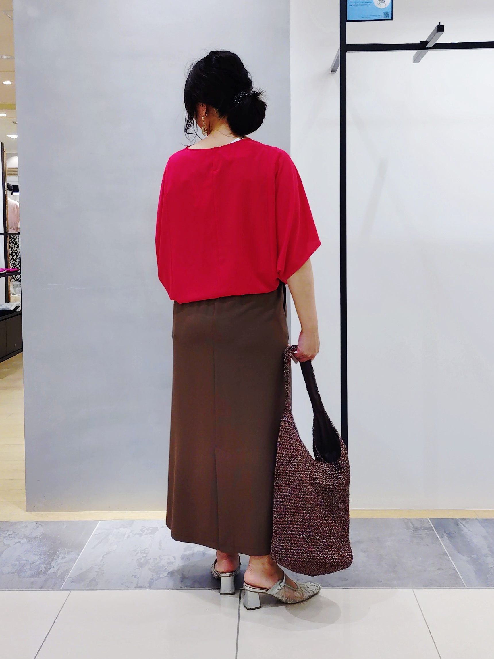 TOMOMIさんの「INDIVI｜【UVケア／接触冷感】ジョーゼットドルマンブラウス」を使ったコーディネート