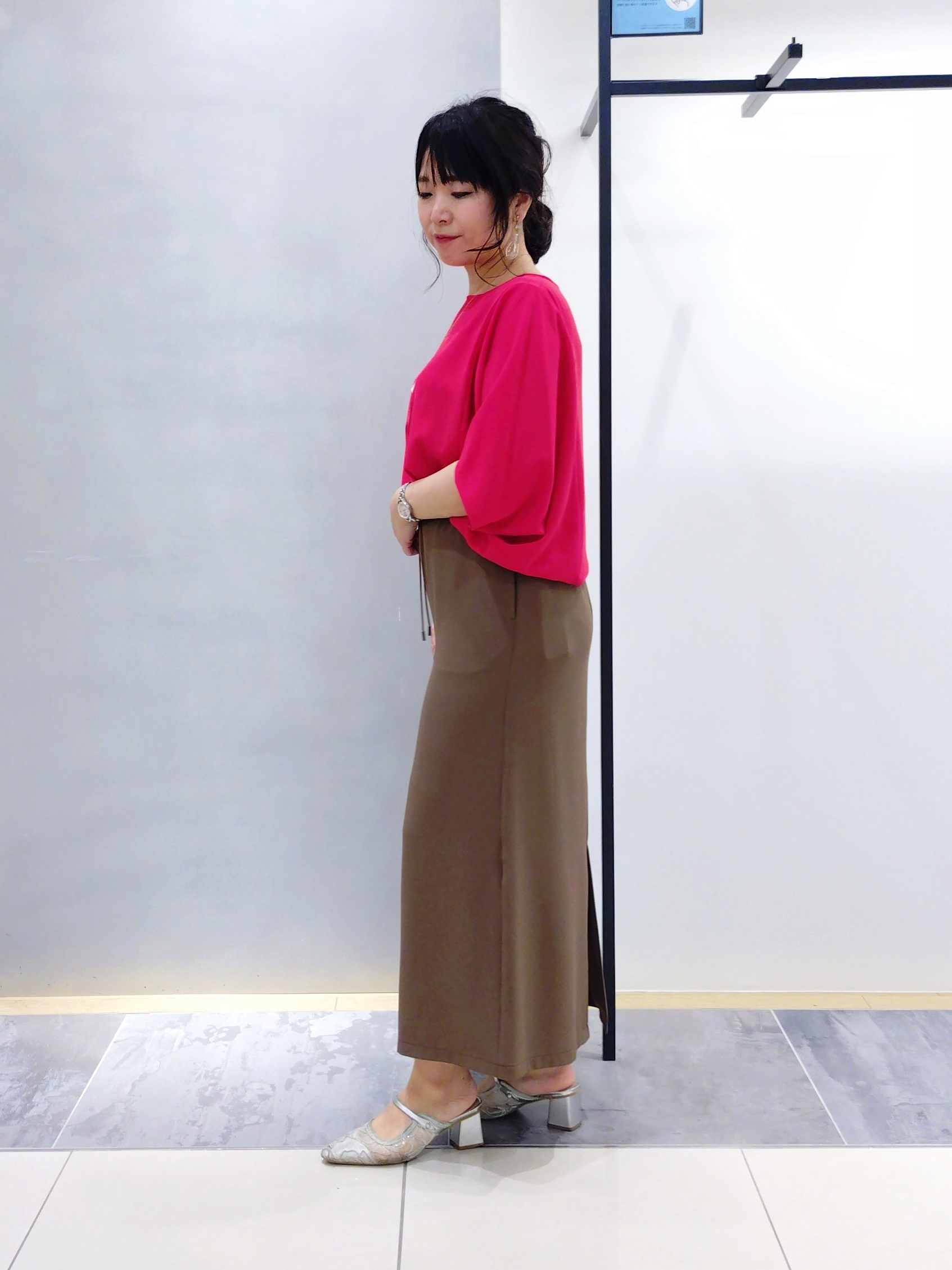 TOMOMIさんの「INDIVI｜【UVケア／接触冷感】ジョーゼットドルマンブラウス」を使ったコーディネート