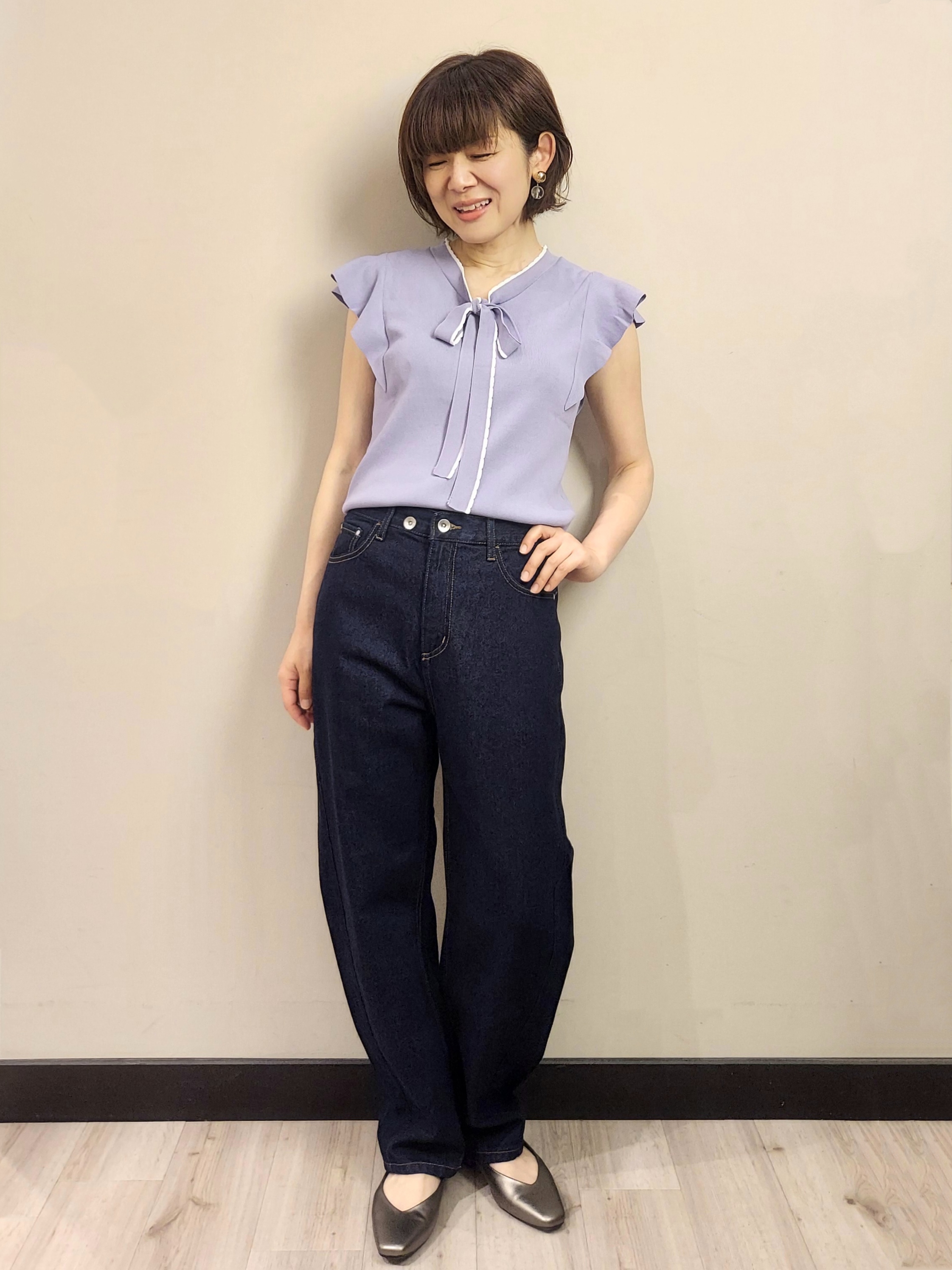 MAKIさんの「index｜【UVケア／接触冷感】バイカラーボウタイフリルトップス《洗濯機OK》」を使ったコーディネート
