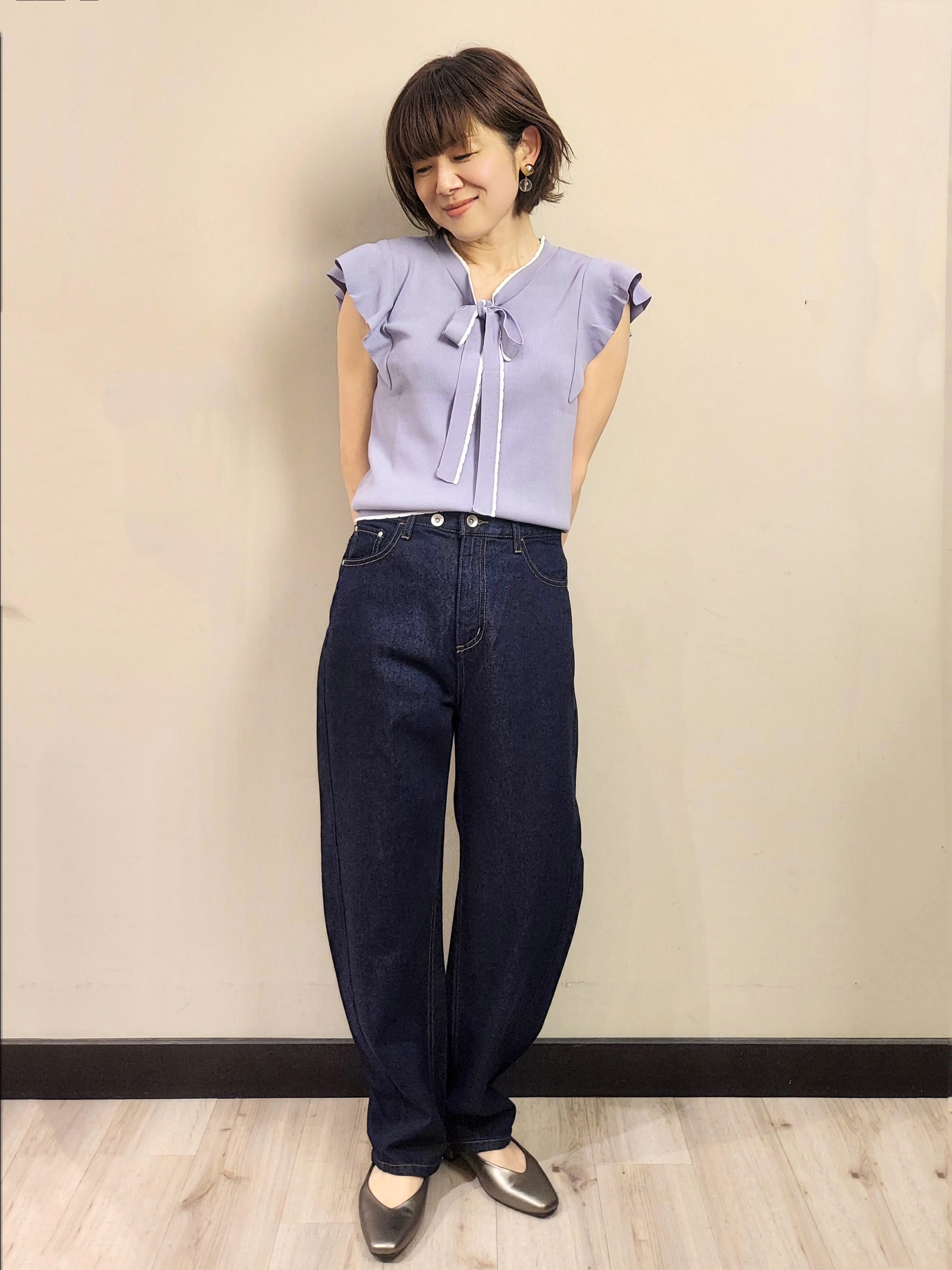 MAKIさんの「index｜【UVケア／接触冷感】バイカラーボウタイフリルトップス《洗濯機OK》」を使ったコーディネート