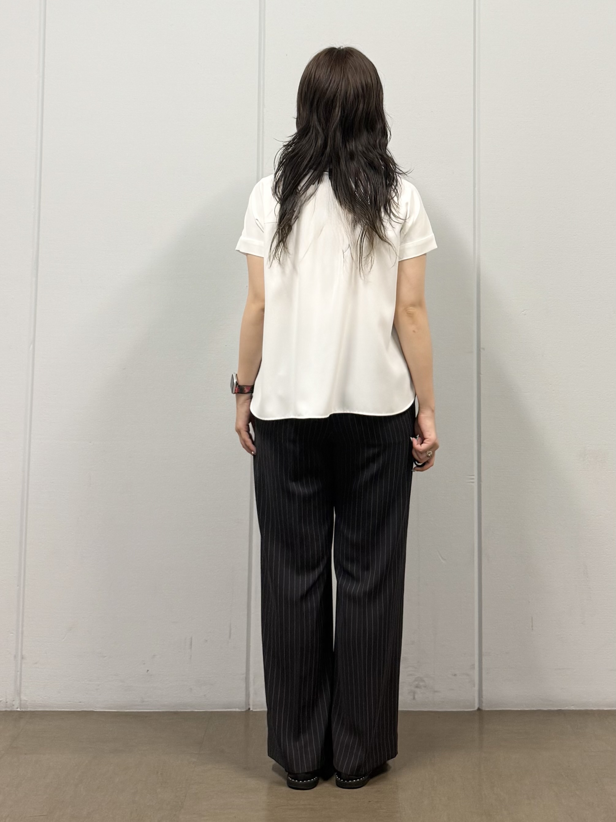 mizukiさんの「INDIVI｜【清涼感／UVケア／接触冷感】Vネックストライプブラウス」を使ったコーディネート