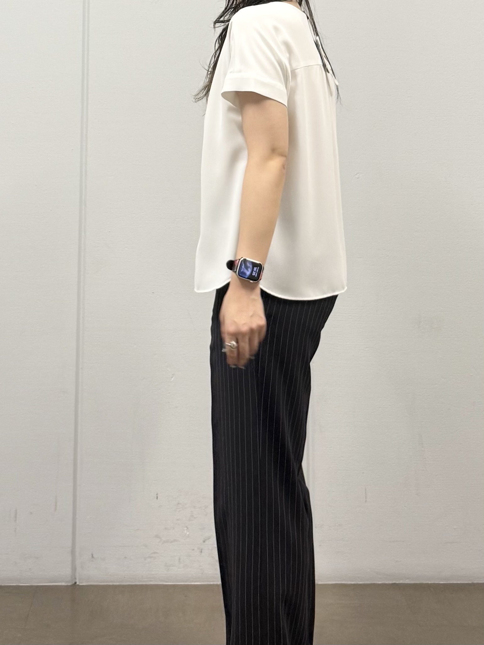 mizukiさんの「INDIVI｜【清涼感／UVケア／接触冷感】Vネックストライプブラウス」を使ったコーディネート