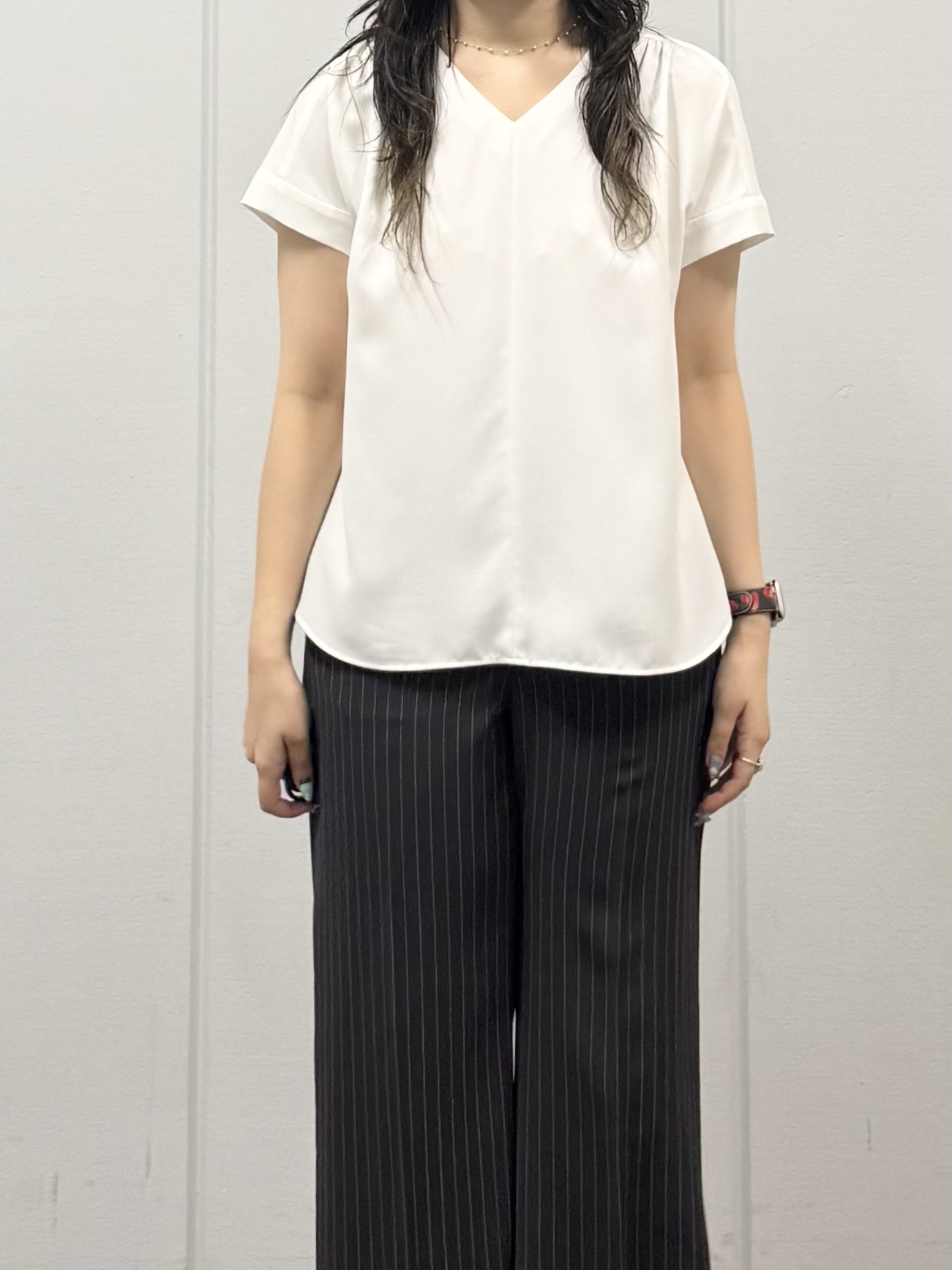 mizukiさんの「INDIVI｜【清涼感／UVケア／接触冷感】Vネックストライプブラウス」を使ったコーディネート