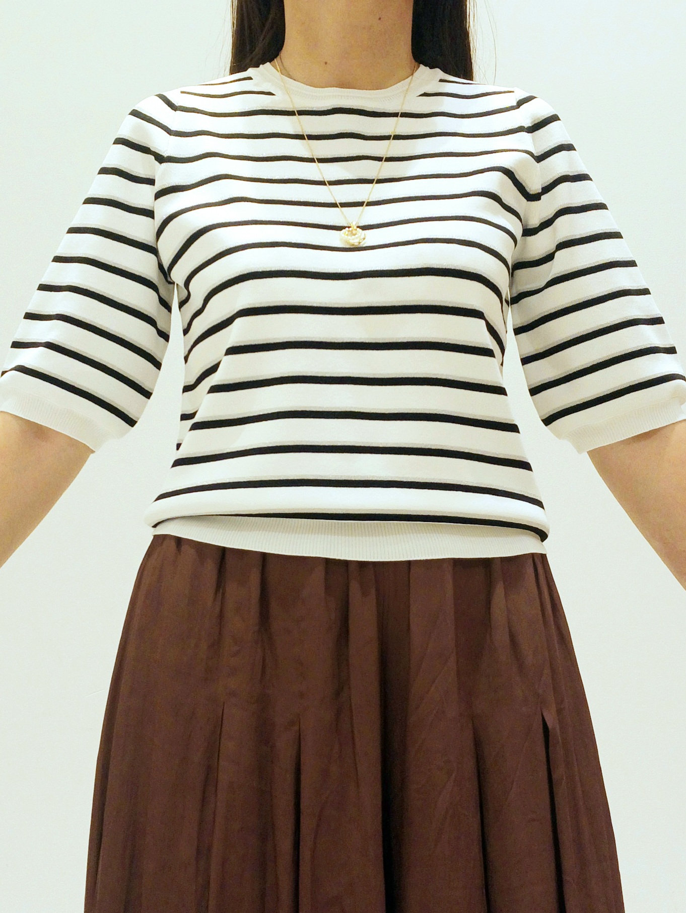 mizueさんの「grove｜【シリーズ累計36万枚/UVカット・ひんやり・洗濯機OK】やわらかドライタッチ 五分袖クルーネックニ」を使ったコーディネート