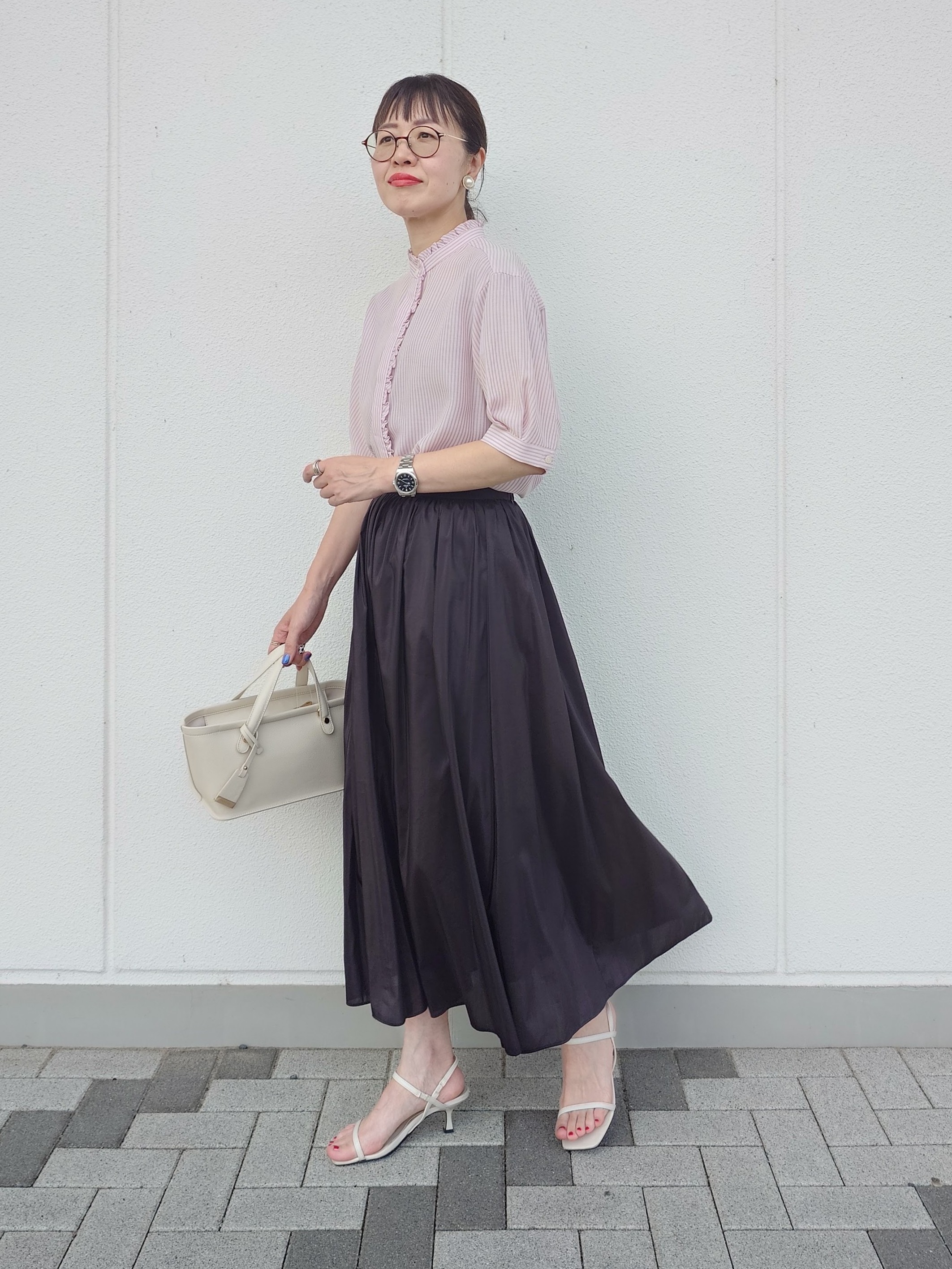 MUTSUKOさんの「UNTITLED｜【接触冷感/通気性/洗える】スタンドカラーフリルブラウス」を使ったコーディネート