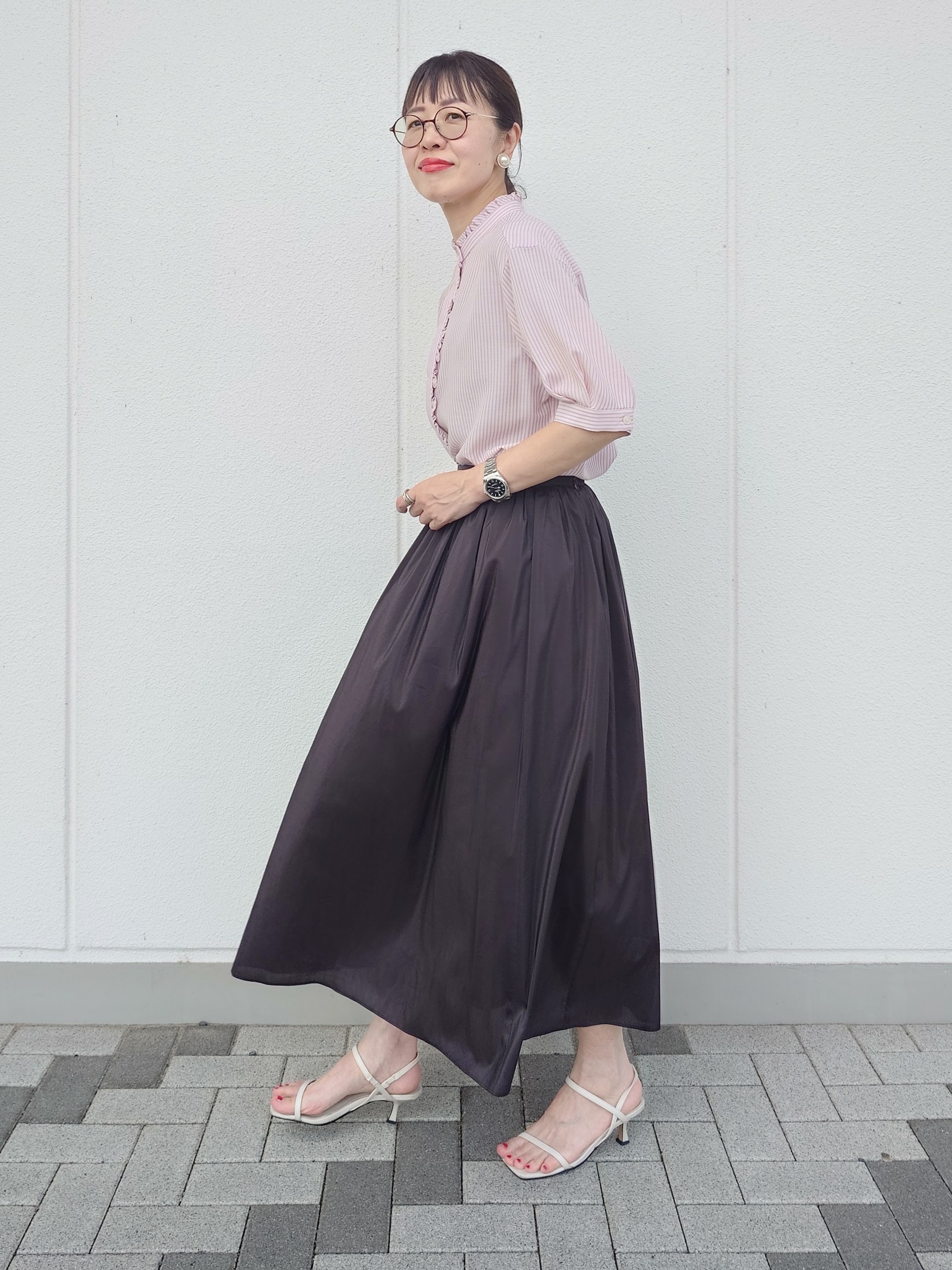 MUTSUKOさんの「UNTITLED｜【接触冷感/通気性/洗える】スタンドカラーフリルブラウス」を使ったコーディネート