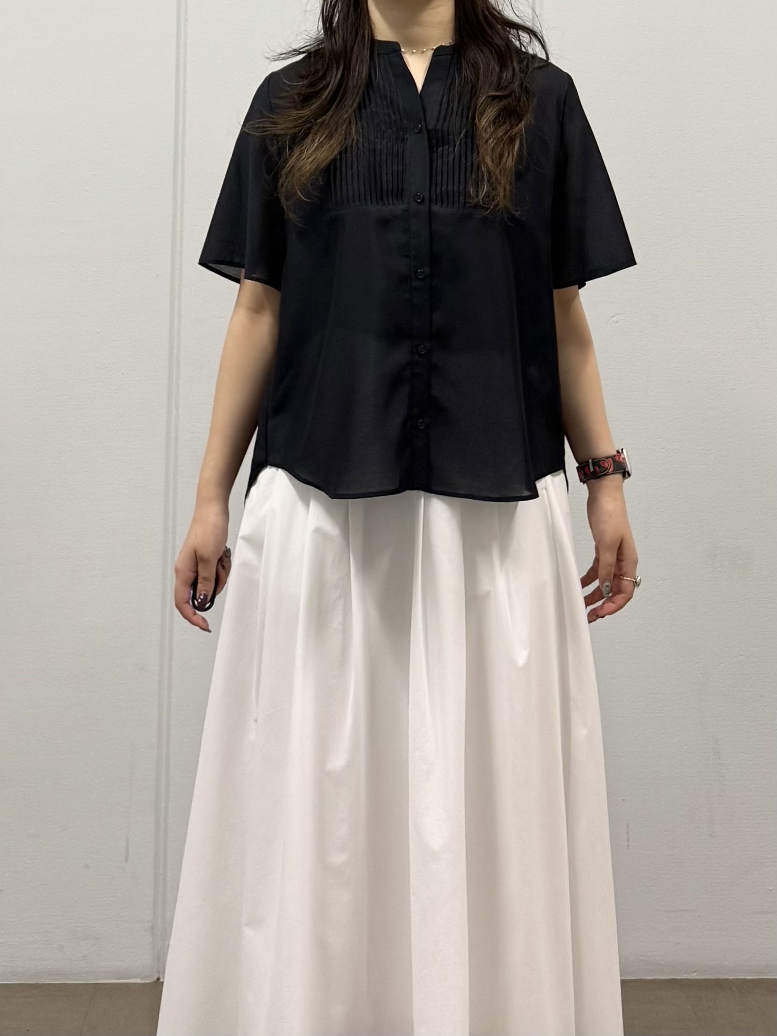 mizukiさんの「INDIVI｜【接触冷感/洗える】シアーシャンブレーピンタックブラウス」を使ったコーディネート