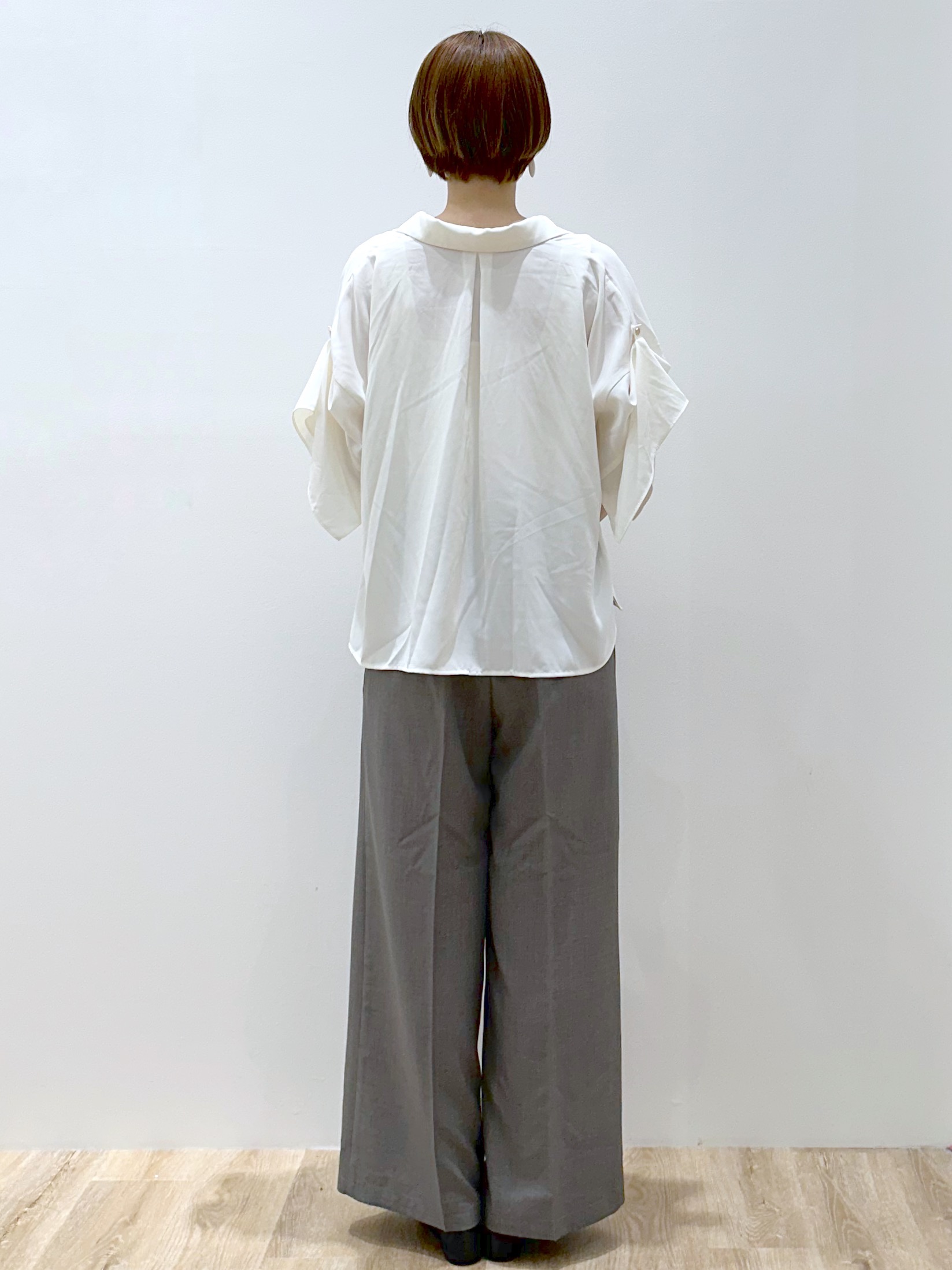 yurieさんの「OPAQUE.CLIP｜【UV／接触冷感／吸水速乾／】タックスリーブスキッパーブラウス《洗濯機OK》」を使ったコーディネート