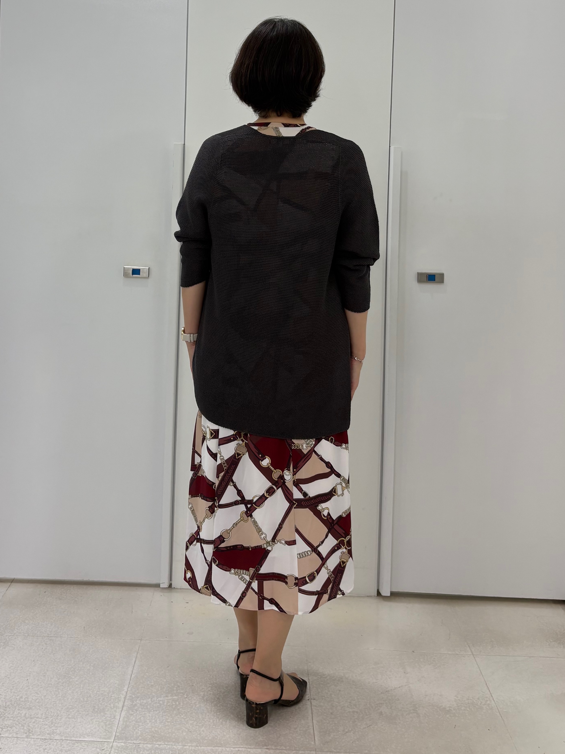 hIさんの「COUP DE CHANCE｜【手洗い可】スカーフ柄ワンピース」を使ったコーディネート