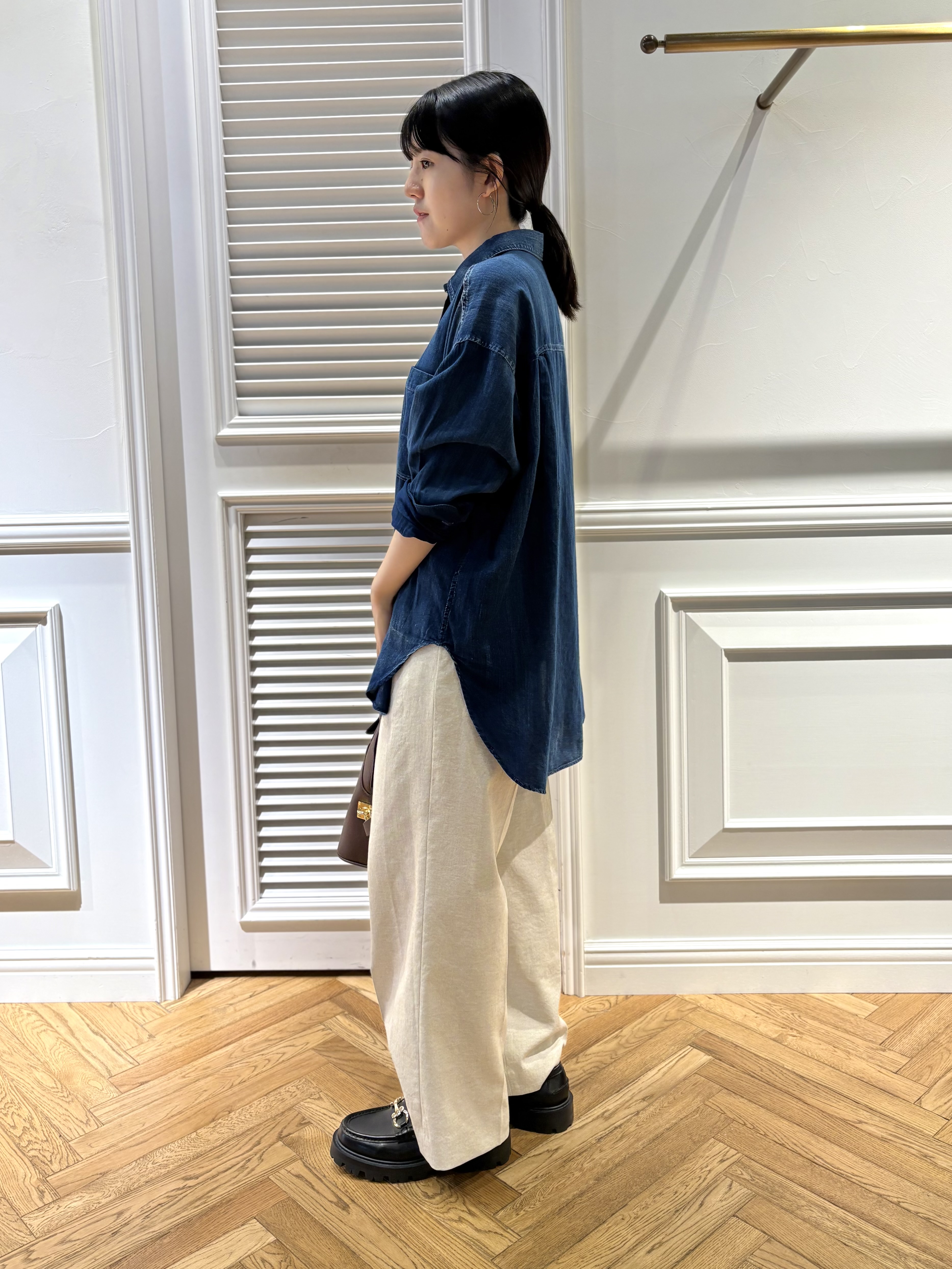 cocoさんの「DRESSTERIOR｜【涼しく着映え】シアーデニムシャツ」を使ったコーディネート