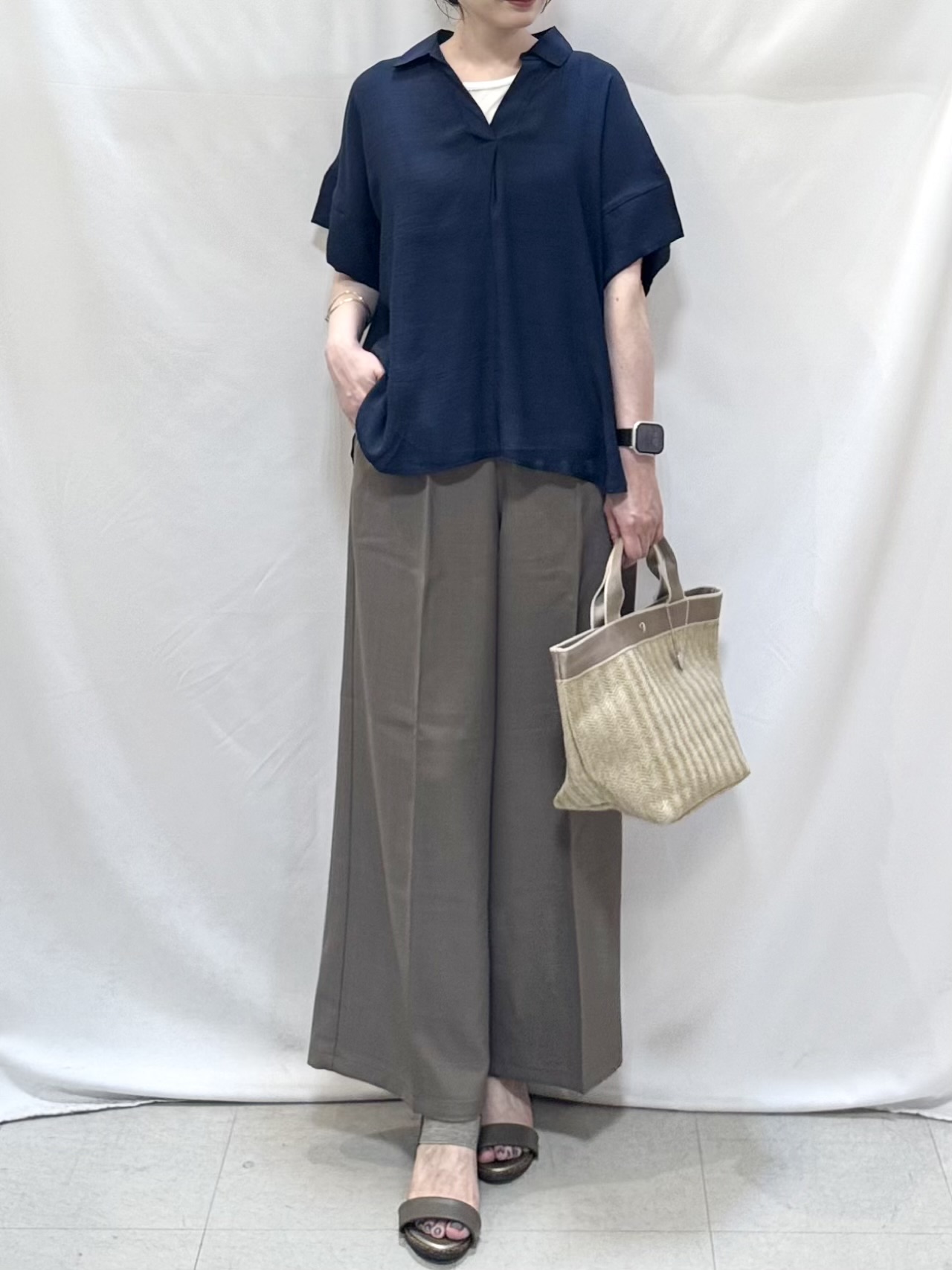 𝐇𝐢𝐫𝐨𝐦𝐢さんの「SHOO･LA･RUE｜【2点セット/S-LL/洗濯機可】時短でコーデ決まる スラブスキッパーシャツ＋タンクトップ」を使ったコーディネート