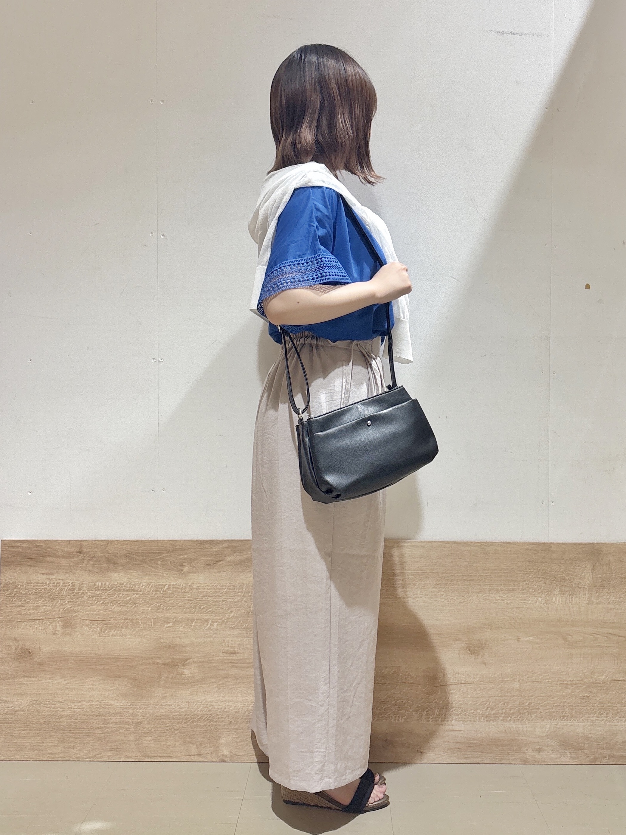 るねさんの「SHOO･LA･RUE｜【ひんやり/UV】お袖レースが上品 ゆったりとろみトップス」を使ったコーディネート