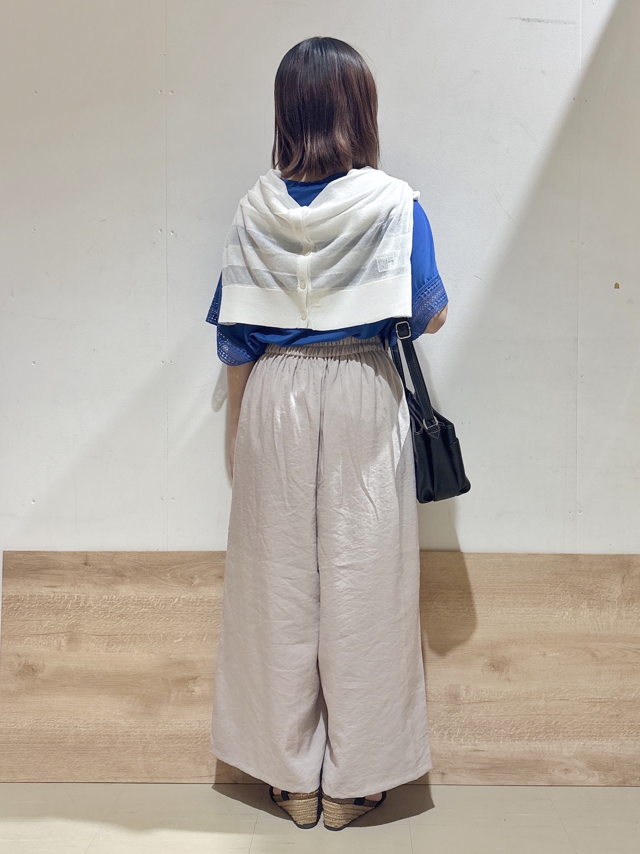 るねさんの「SHOO･LA･RUE｜【ひんやり/UV】お袖レースが上品 ゆったりとろみトップス」を使ったコーディネート