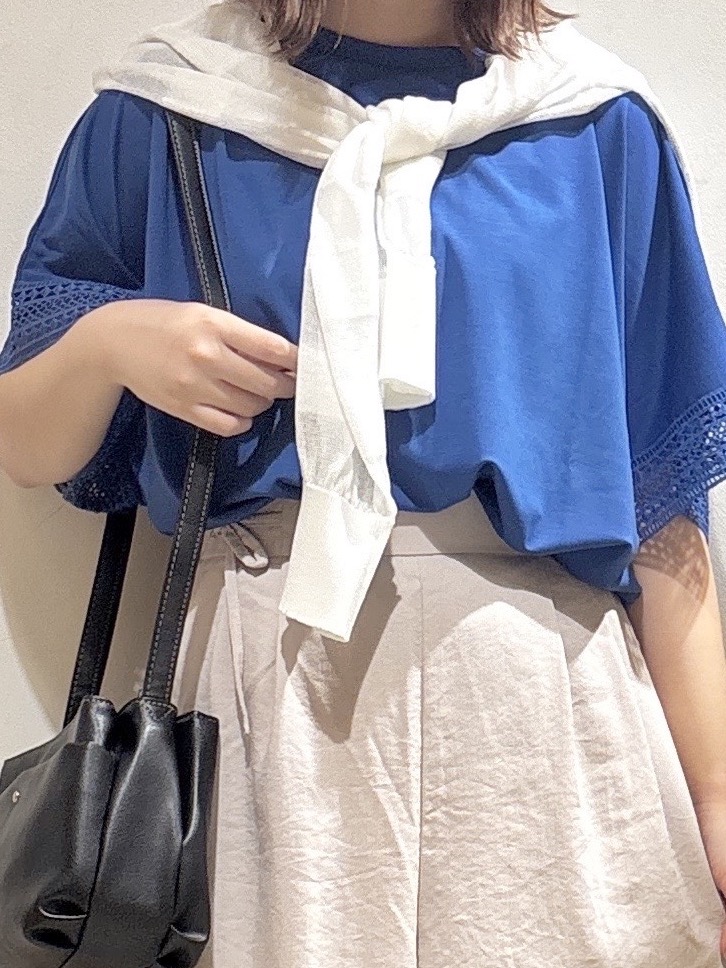 るねさんの「SHOO･LA･RUE｜【ひんやり/UV】お袖レースが上品 ゆったりとろみトップス」を使ったコーディネート
