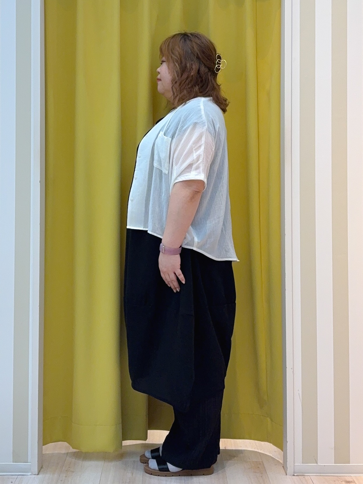 kotoさんさんの「SHOO･LA･RUE｜【洗濯機可/選べる6色】程よいシアー感が涼し気 ゆったりワッシャードルマンブラウス」を使ったコーディネート