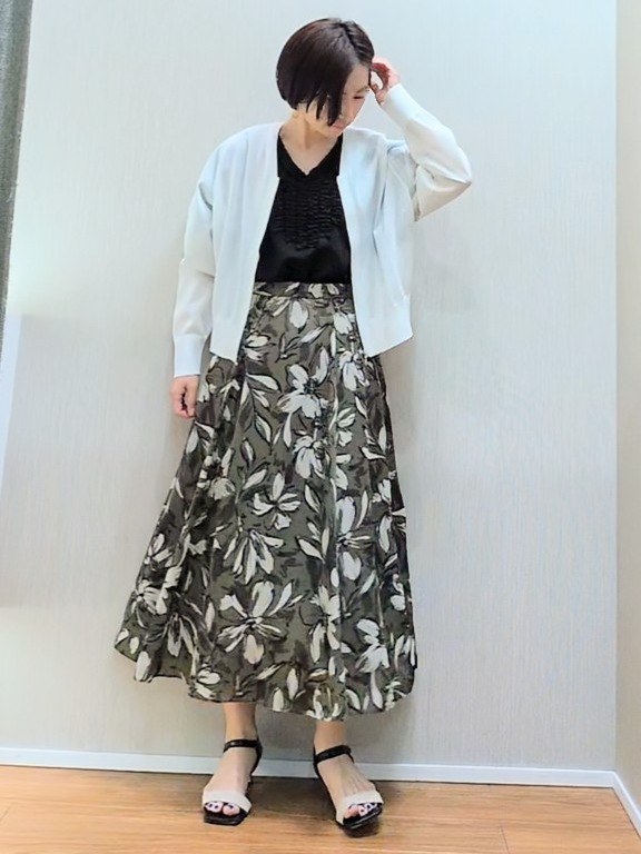ミズタさんの「UNTITLED｜【アンサンブル可/日除け・冷房対策】シアーレーヨンZIPカーディガン」を使ったコーディネート