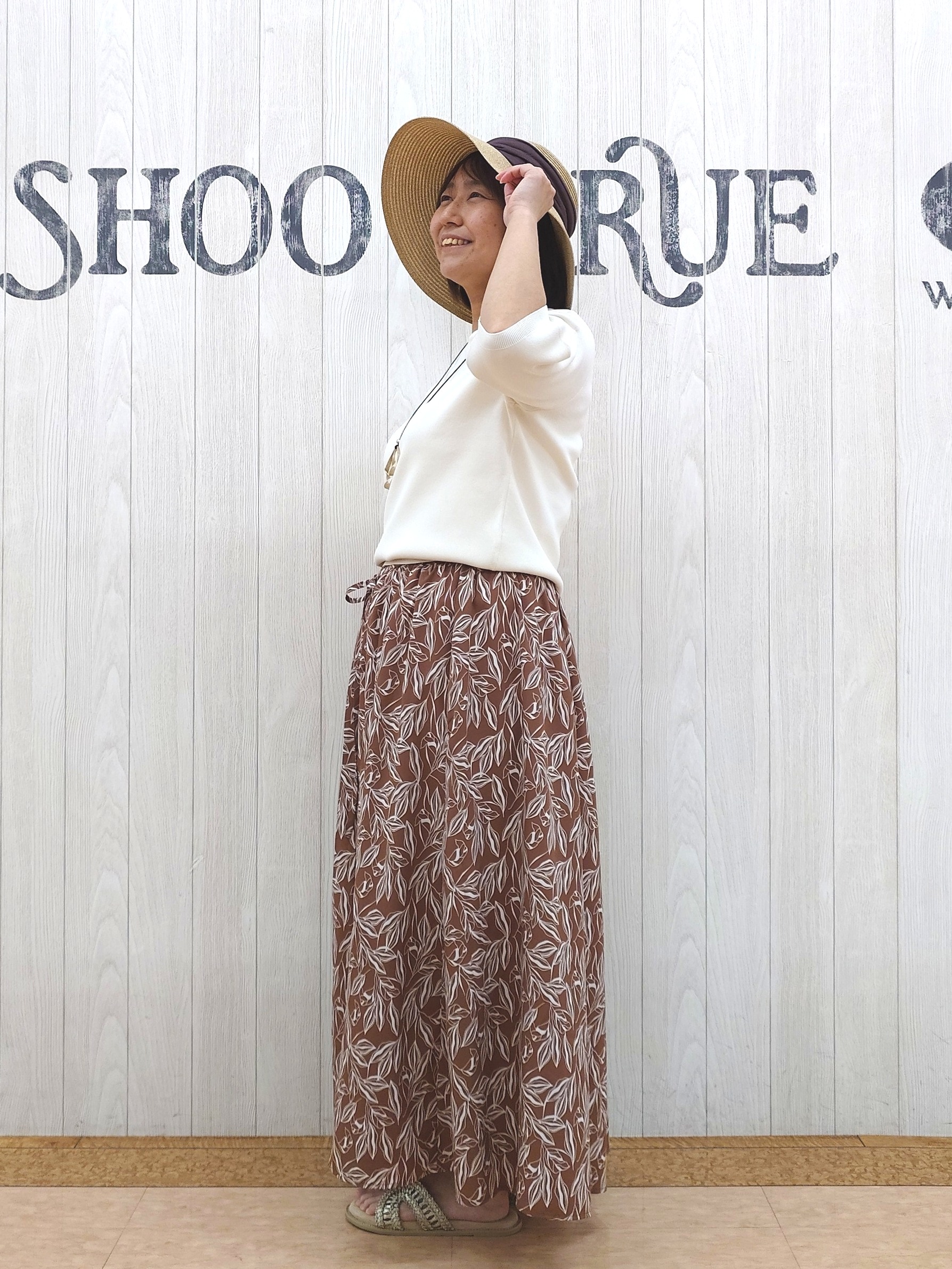 とろろさんの「SHOO･LA･RUE｜【毎日洗える/S-LL/ひんやり/UV】上半身すっきり 二の腕見せない5分袖ニット」を使ったコーディネート