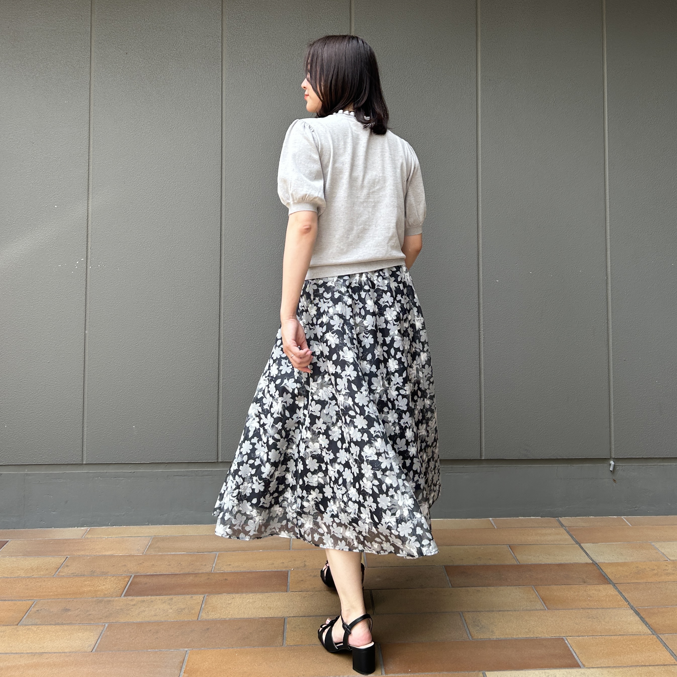 shinoさんの「Couture brooch｜【洗える】透かし編み 半袖フリルカーデ」を使ったコーディネート