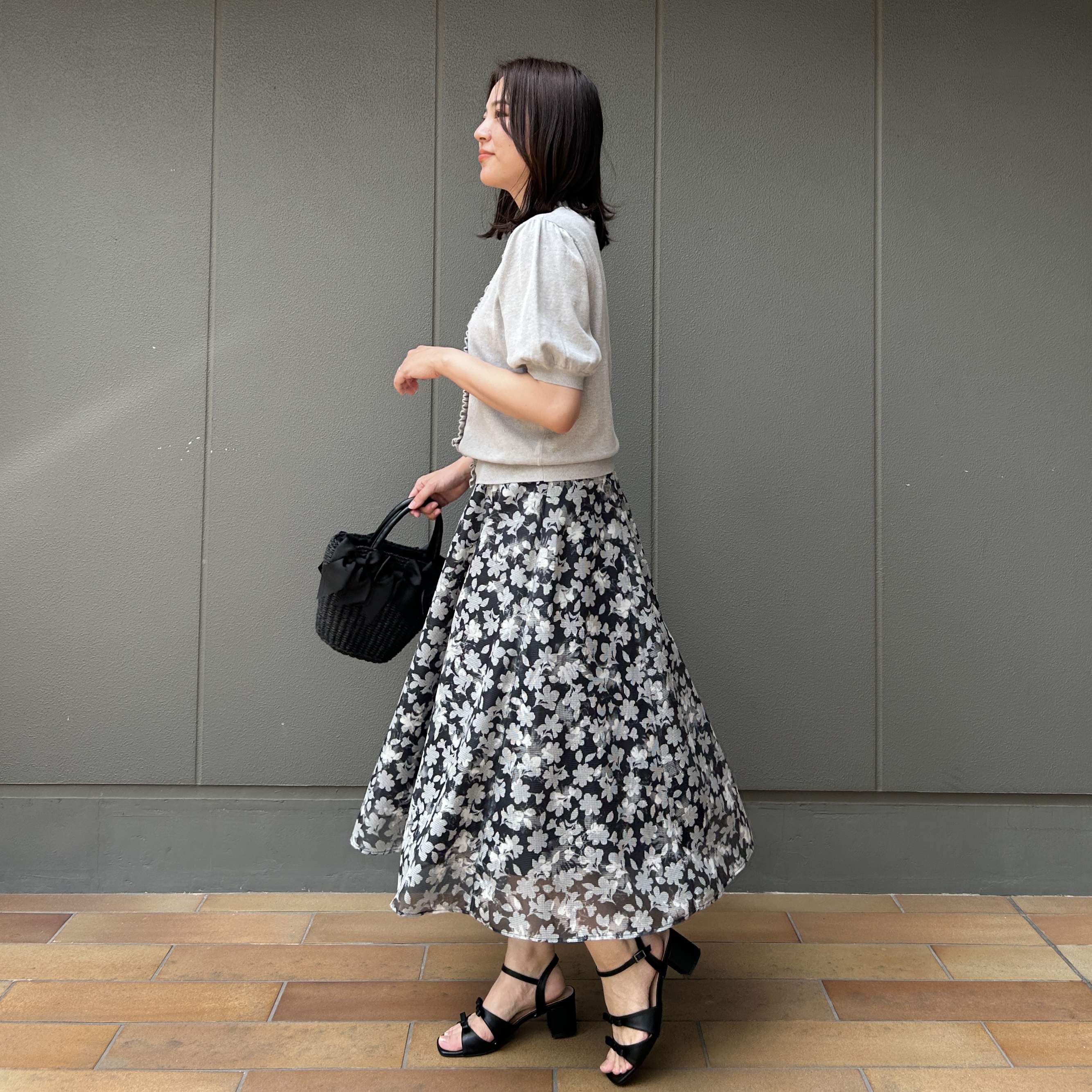 shinoさんの「Couture brooch｜【洗える】透かし編み 半袖フリルカーデ」を使ったコーディネート