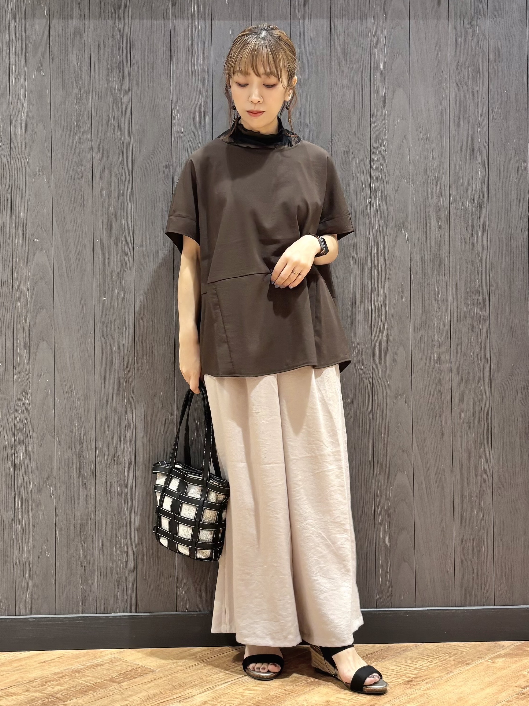 meiさんの「SHOO･LA･RUE｜【洗濯機可/セットアップ可】軽凛(かろりん) シンプル上品 ひんやり切替コクーントップス」を使ったコーディネート