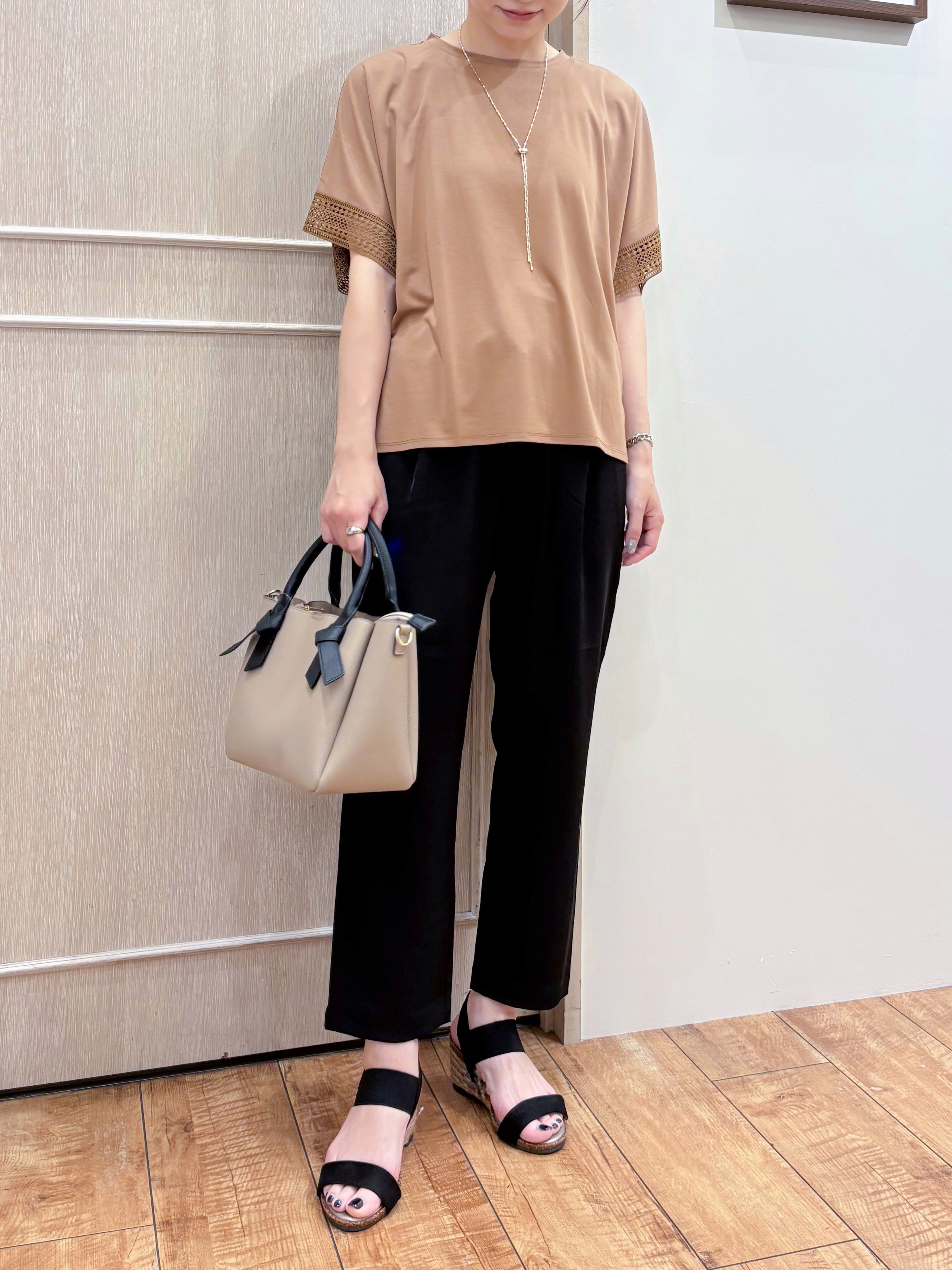 なみさんの「SHOO･LA･RUE｜【ひんやり/UV】お袖レースが上品 ゆったりとろみトップス」を使ったコーディネート