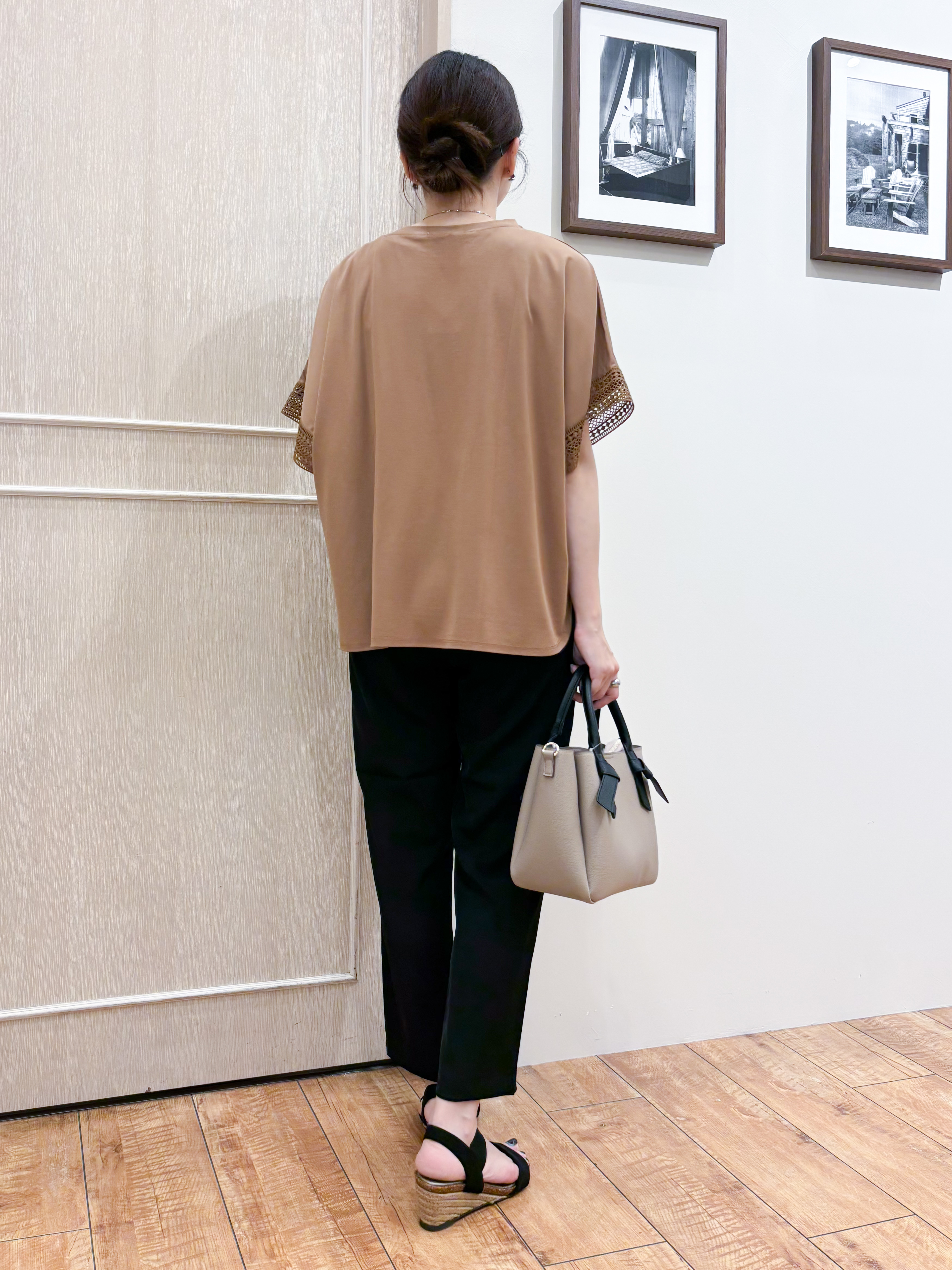 なみさんの「SHOO･LA･RUE｜【ひんやり/UV】お袖レースが上品 ゆったりとろみトップス」を使ったコーディネート