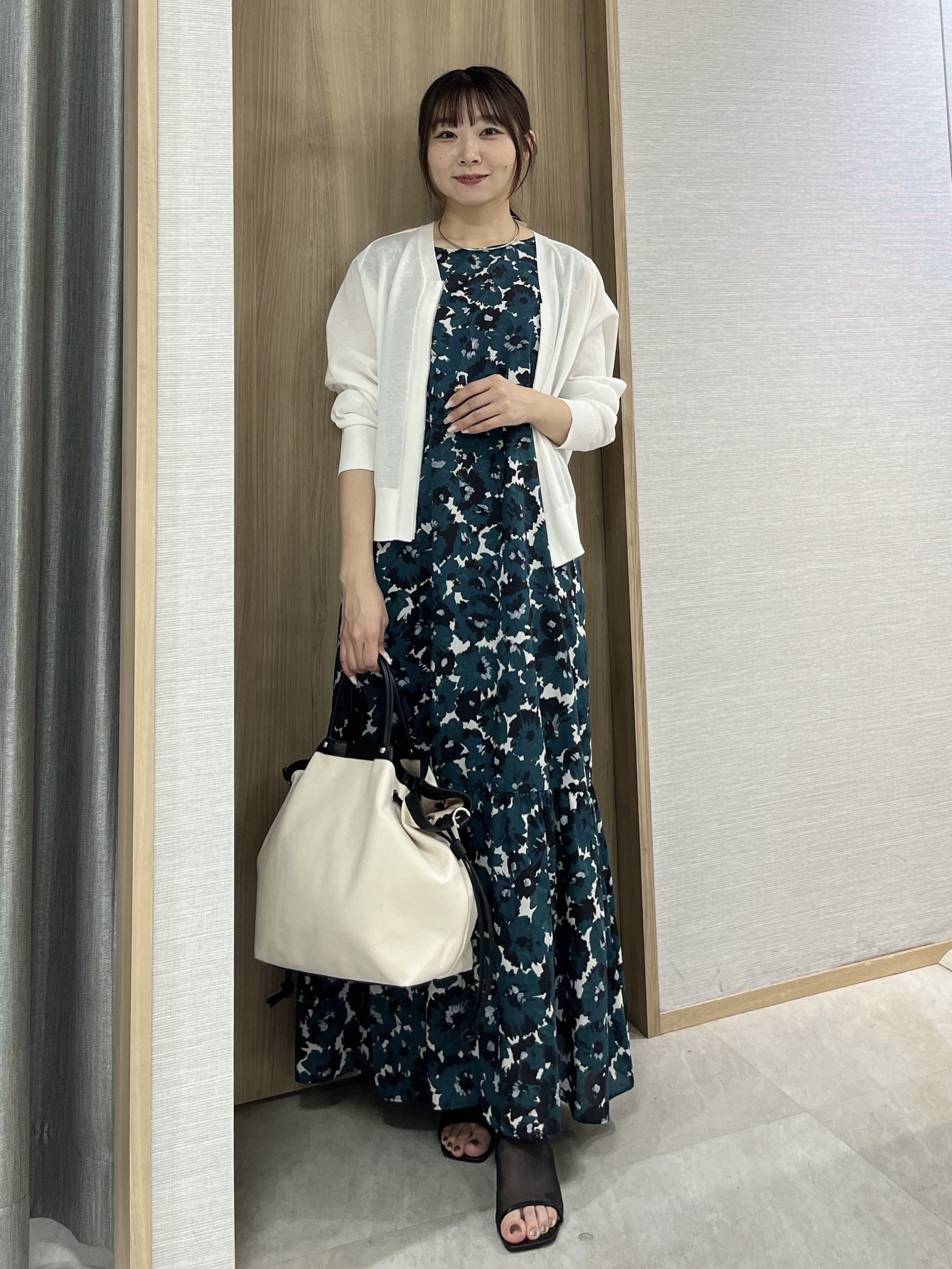 KAHOさんの「UNTITLED｜【アンサンブル可/日除け・冷房対策】シアーレーヨンZIPカーディガン」を使ったコーディネート