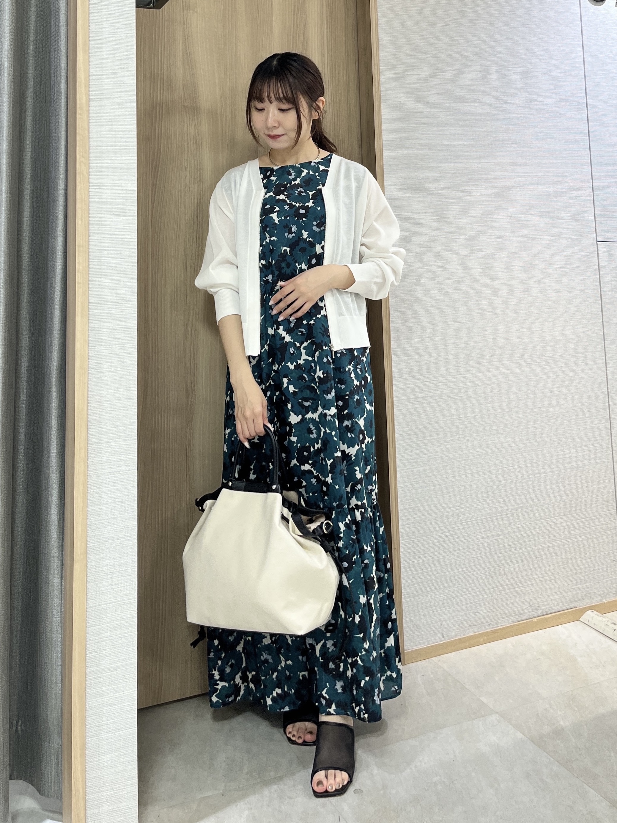 KAHOさんの「UNTITLED｜【アンサンブル可/日除け・冷房対策】シアーレーヨンZIPカーディガン」を使ったコーディネート