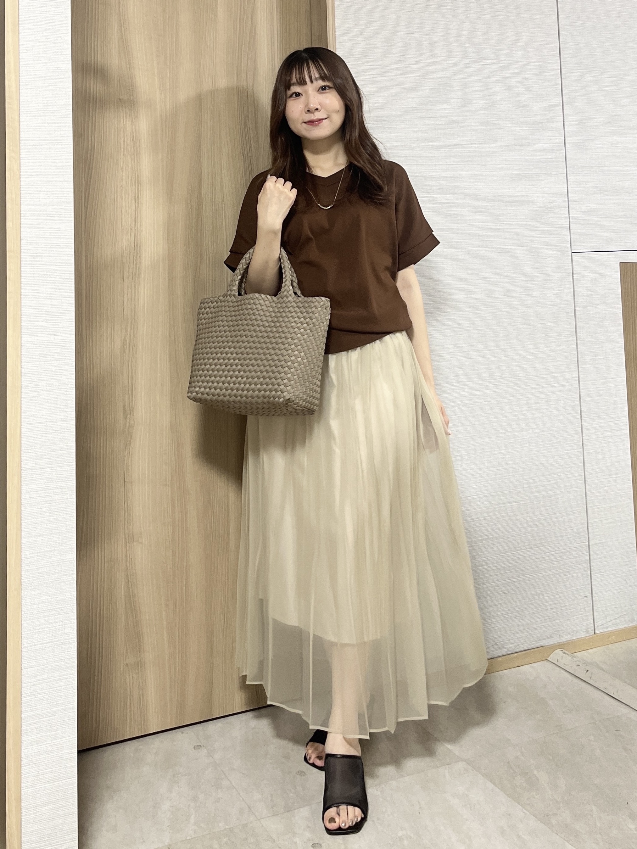 KAHOさんの「UNTITLED｜【きれいに体型カバー/前後2WAY】ドライタッチコットンプルオーバー」を使ったコーディネート