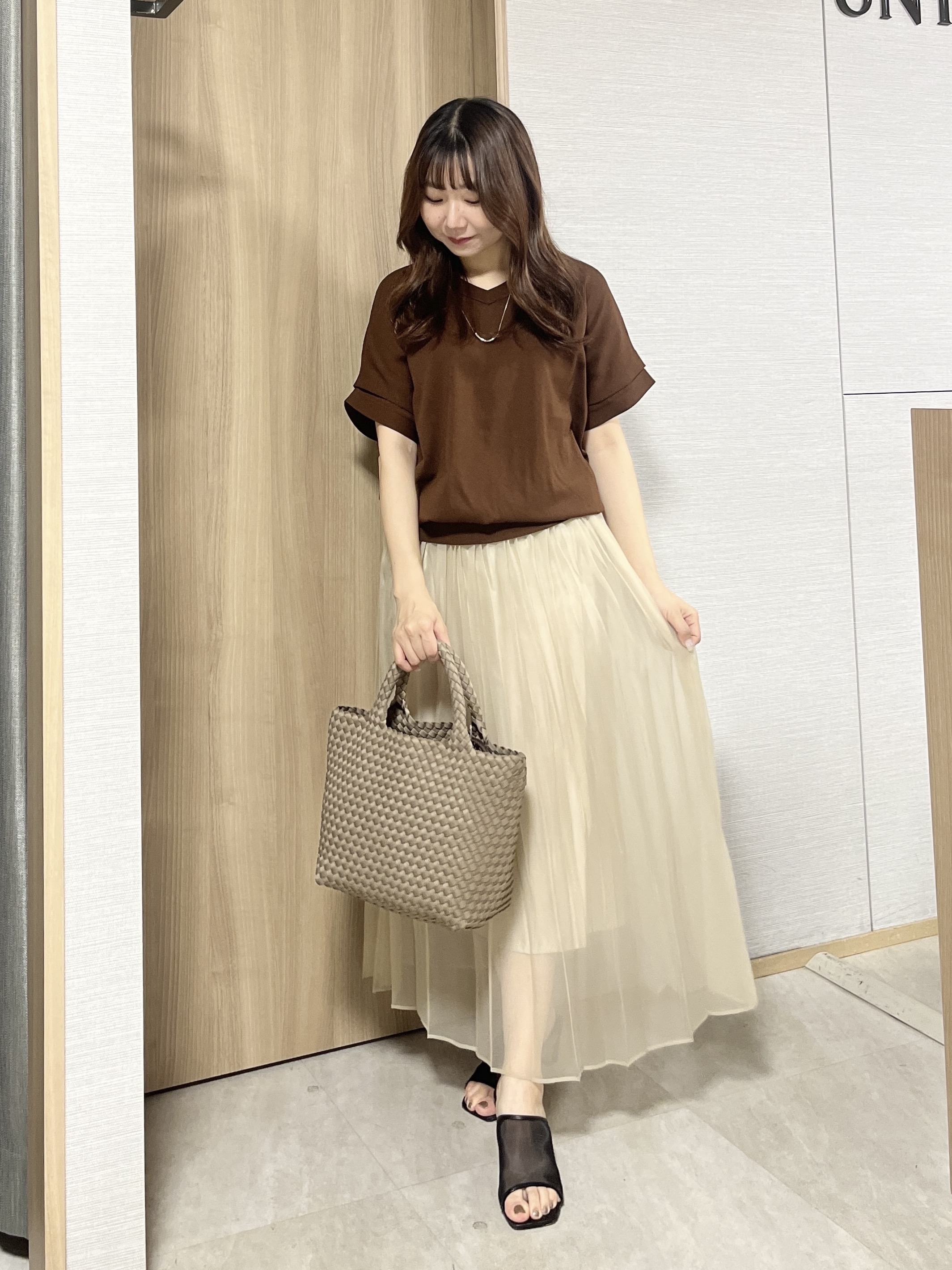 KAHOさんの「UNTITLED｜【きれいに体型カバー/前後2WAY】ドライタッチコットンプルオーバー」を使ったコーディネート