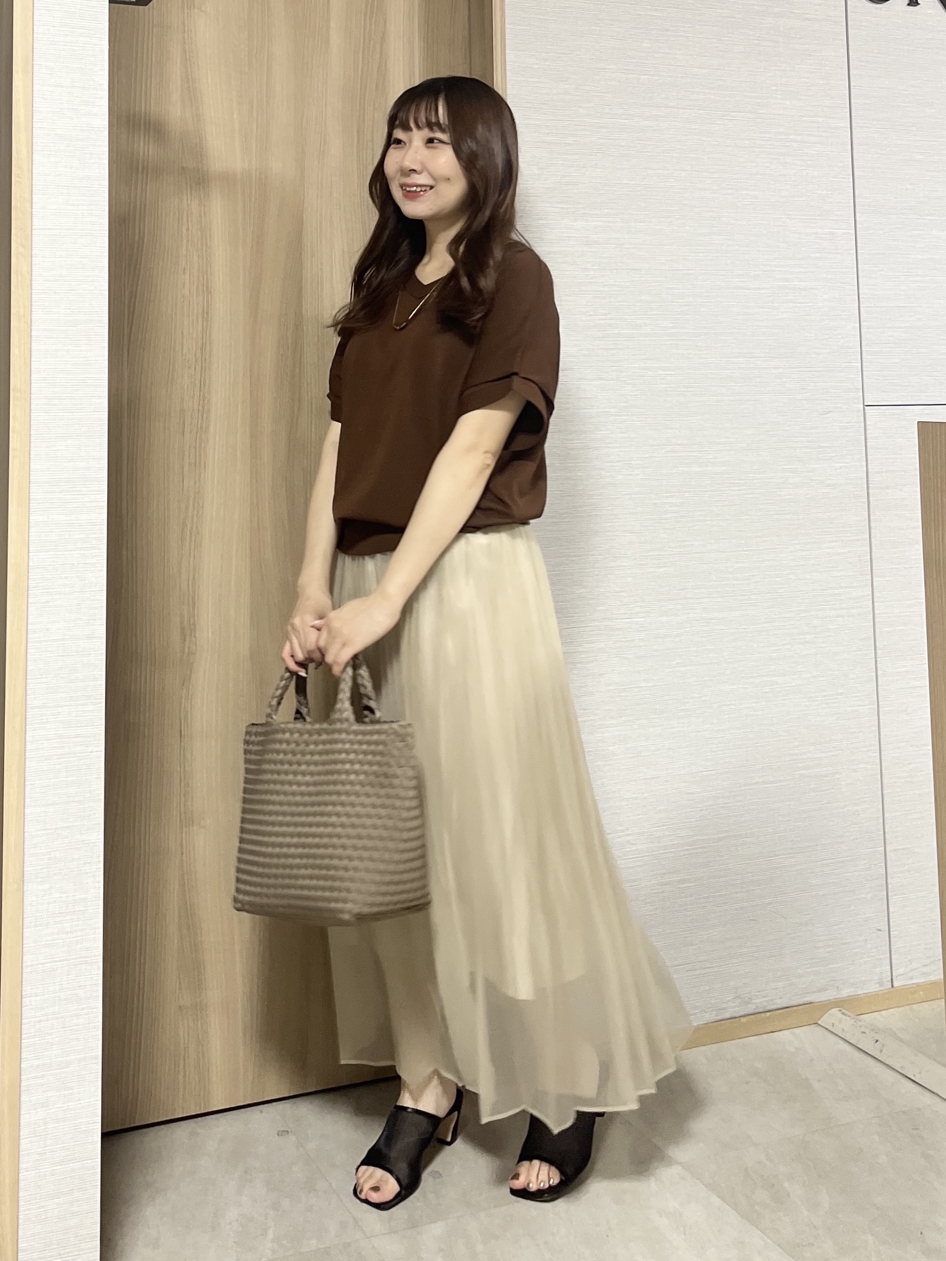 KAHOさんの「UNTITLED｜【きれいに体型カバー/前後2WAY】ドライタッチコットンプルオーバー」を使ったコーディネート
