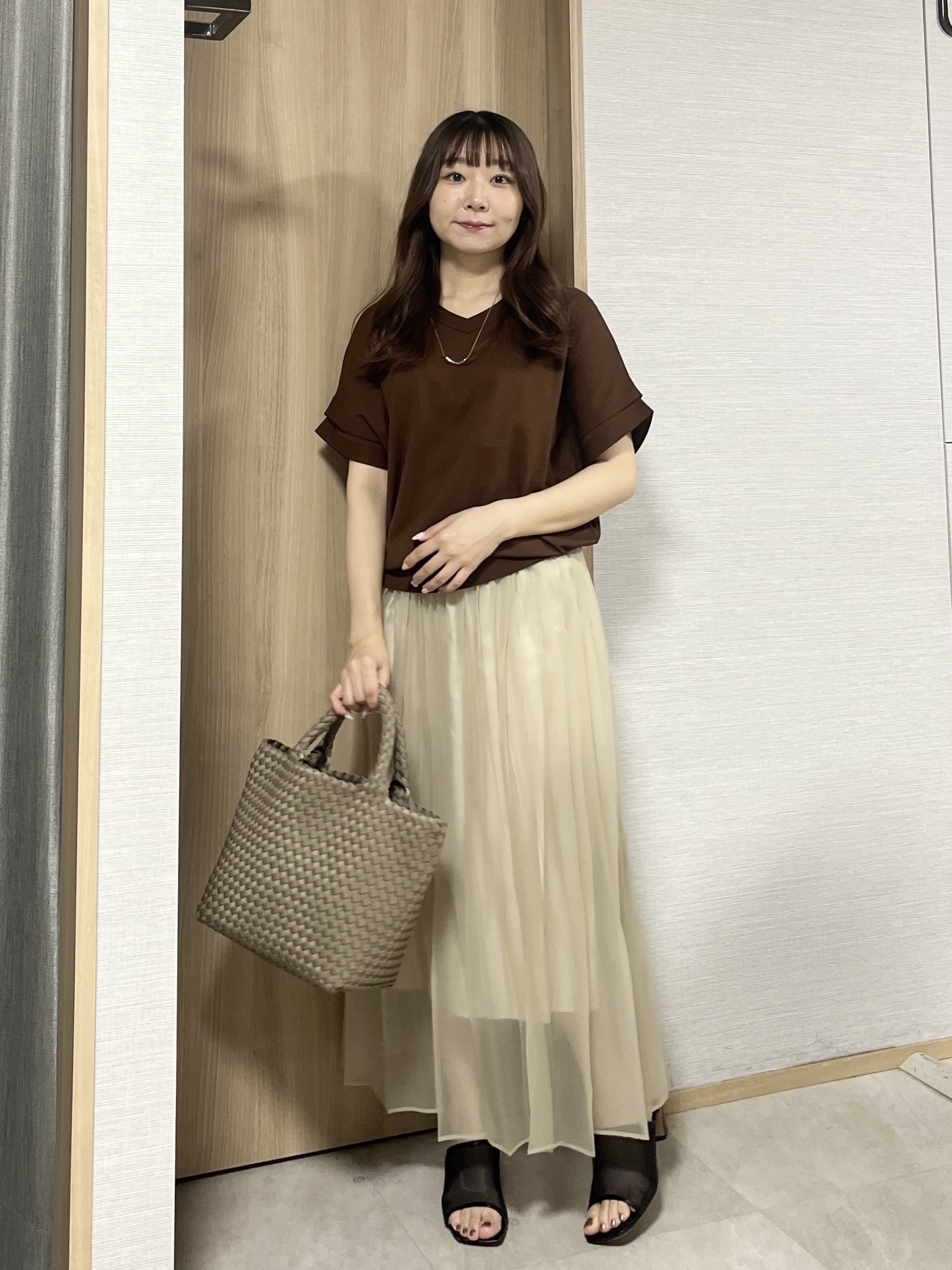 KAHOさんの「UNTITLED｜【きれいに体型カバー/前後2WAY】ドライタッチコットンプルオーバー」を使ったコーディネート