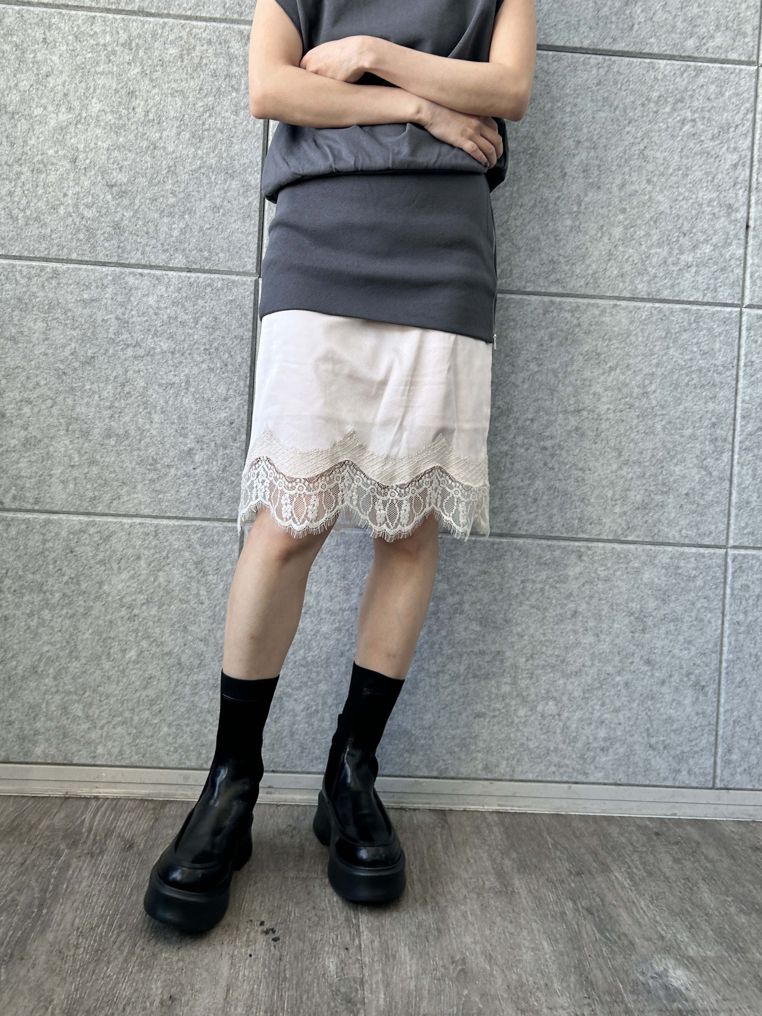 harunaさんの「CODE A｜off－shoulder sleeveless tops」を使ったコーディネート