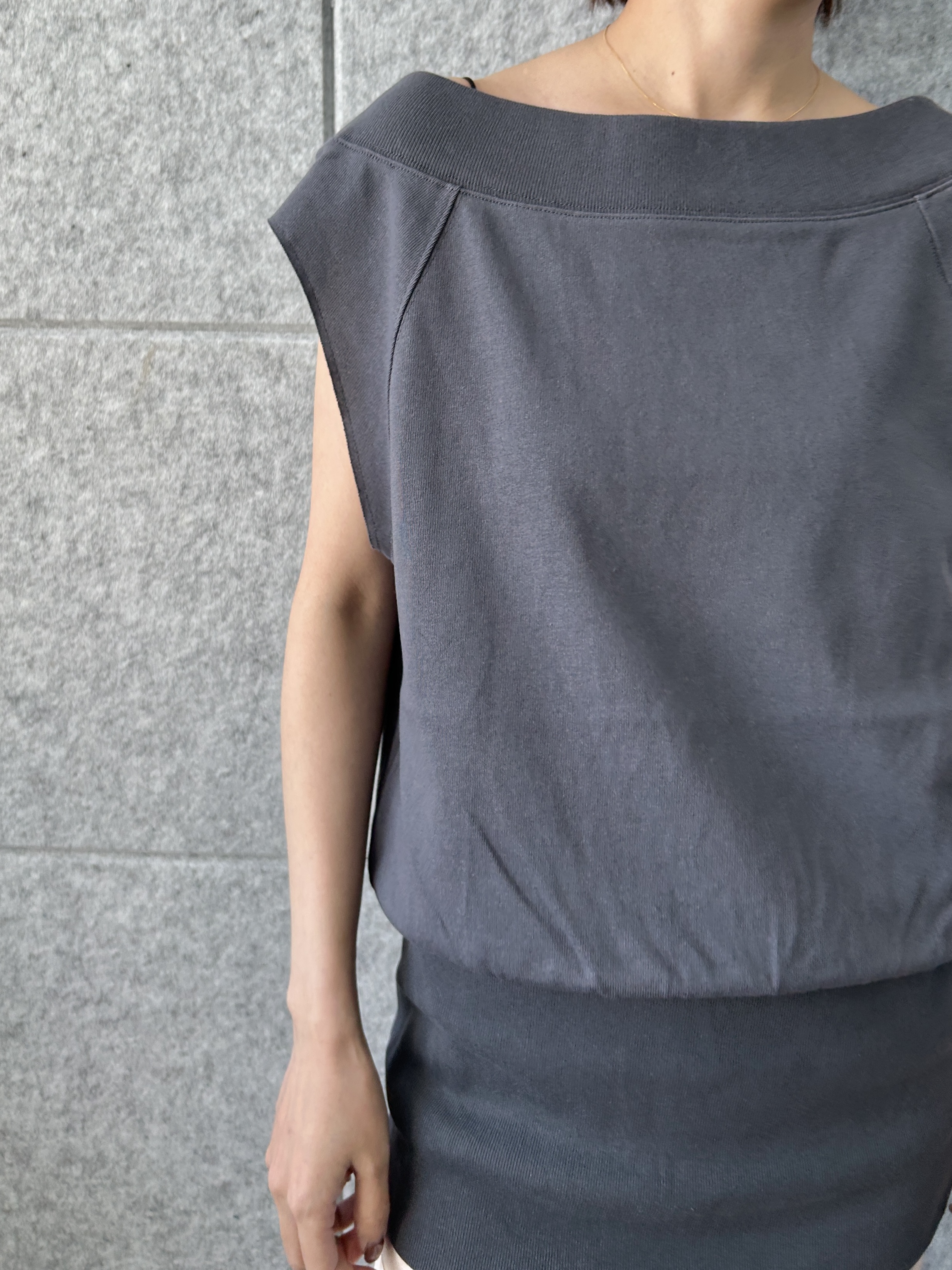 harunaさんの「CODE A｜off－shoulder sleeveless tops」を使ったコーディネート