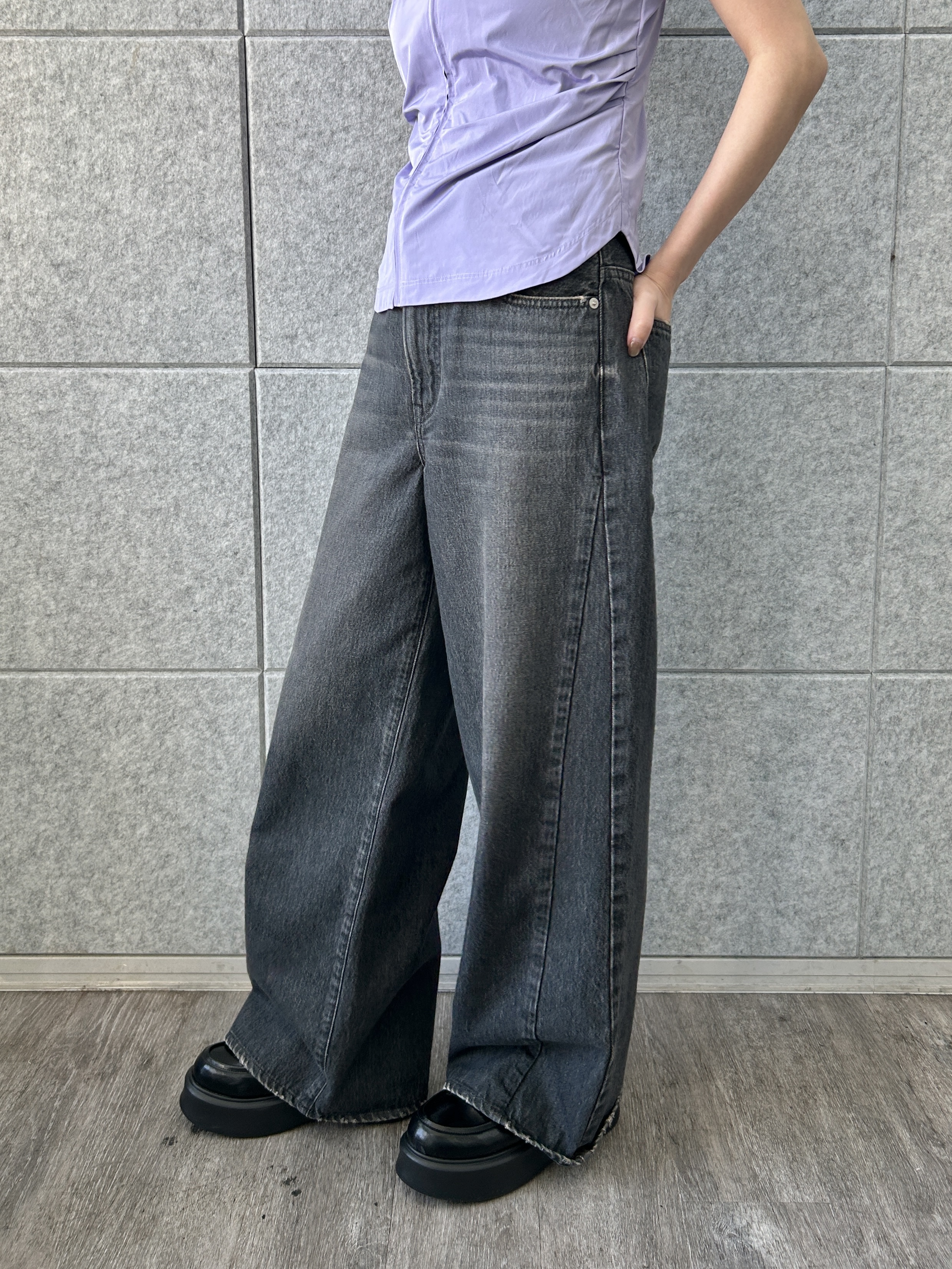 harunaさんの「CODE A｜sporty gathered blouse」を使ったコーディネート