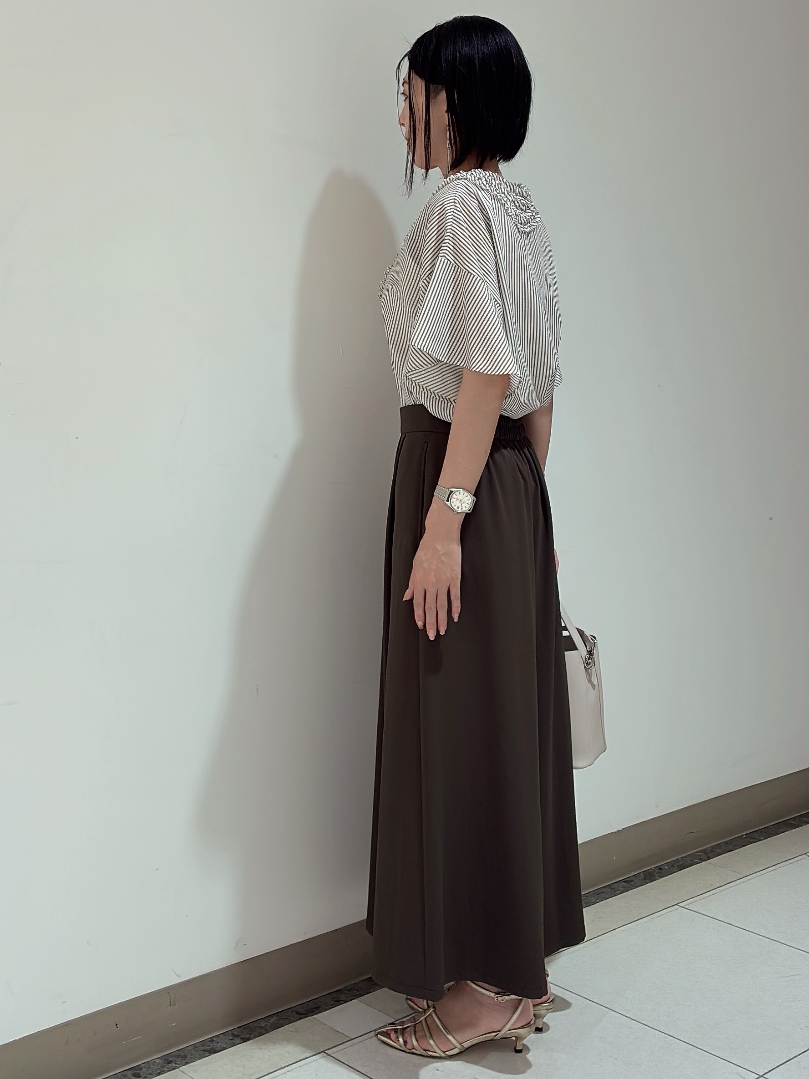 環さんの「UNTITLED｜【接触冷感/通気性/洗える】Vネックフリルブラウス」を使ったコーディネート