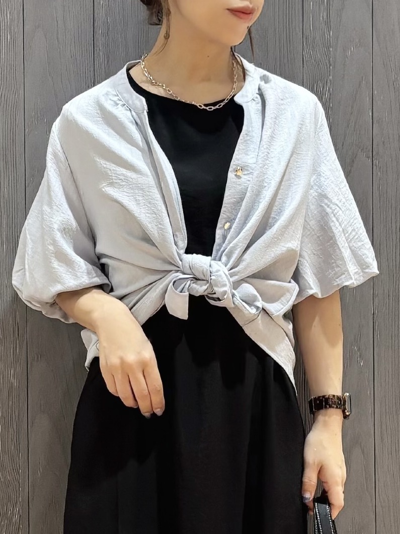 meiさんの「SHOO･LA･RUE｜【S-LL/洗濯機可】バルーンスリーブ　キーネックブラウス」を使ったコーディネート