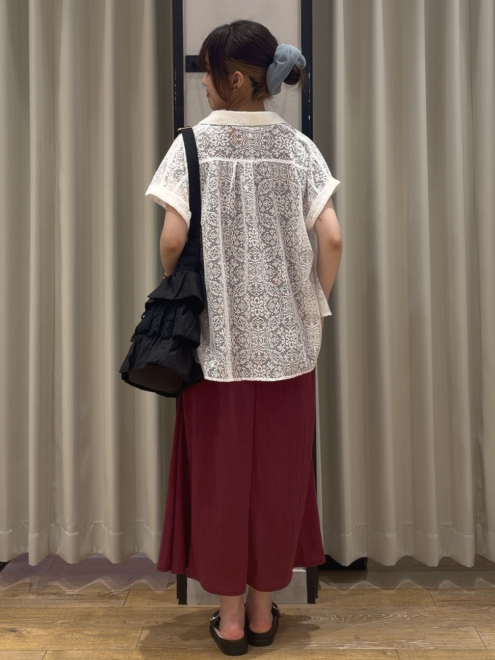 RUKAさんの「grove｜【洗える・体型カバー】レースドルマンシャツ」を使ったコーディネート