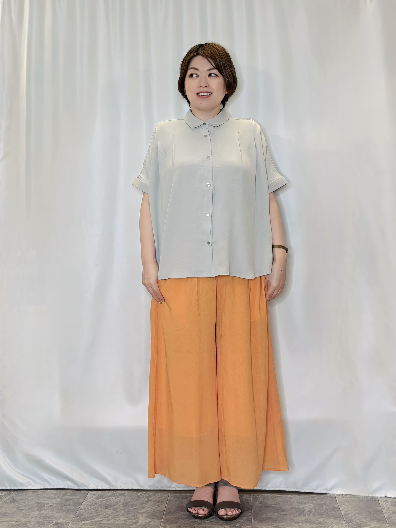 たみさんの「SHOO･LA･RUE｜【ひんやり/洗濯後しわになりにくい/S-LL】着るだけでこなれ見え 二の腕も隠せるデザイン半袖シャツ」を使ったコーディネート