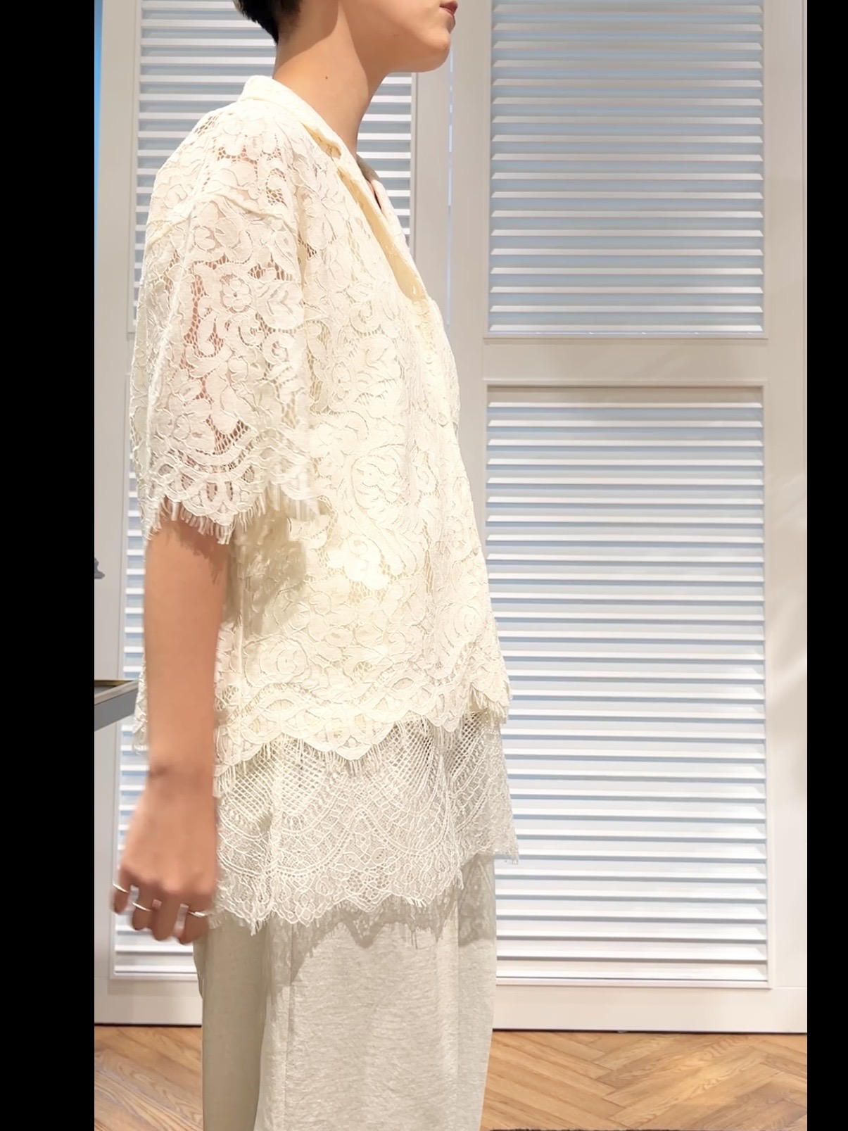OCHIAIさんの「DRESSTERIOR｜【ウォッシャブル/羽織りにも便利】シアーコードレースブラウス」を使ったコーディネート