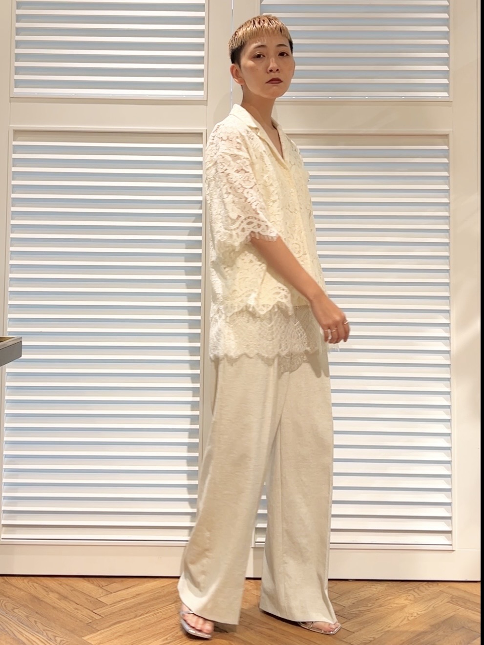OCHIAIさんの「DRESSTERIOR｜【ウォッシャブル/羽織りにも便利】シアーコードレースブラウス」を使ったコーディネート