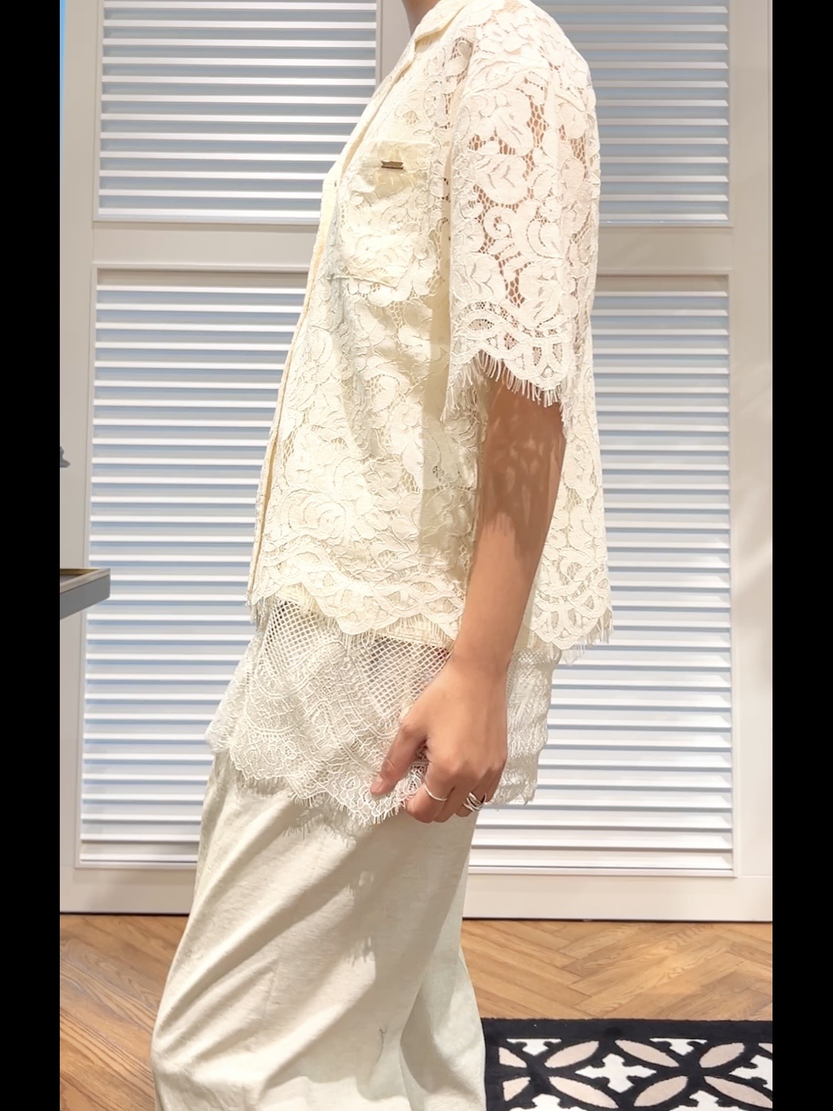 OCHIAIさんの「DRESSTERIOR｜【ウォッシャブル/羽織りにも便利】シアーコードレースブラウス」を使ったコーディネート