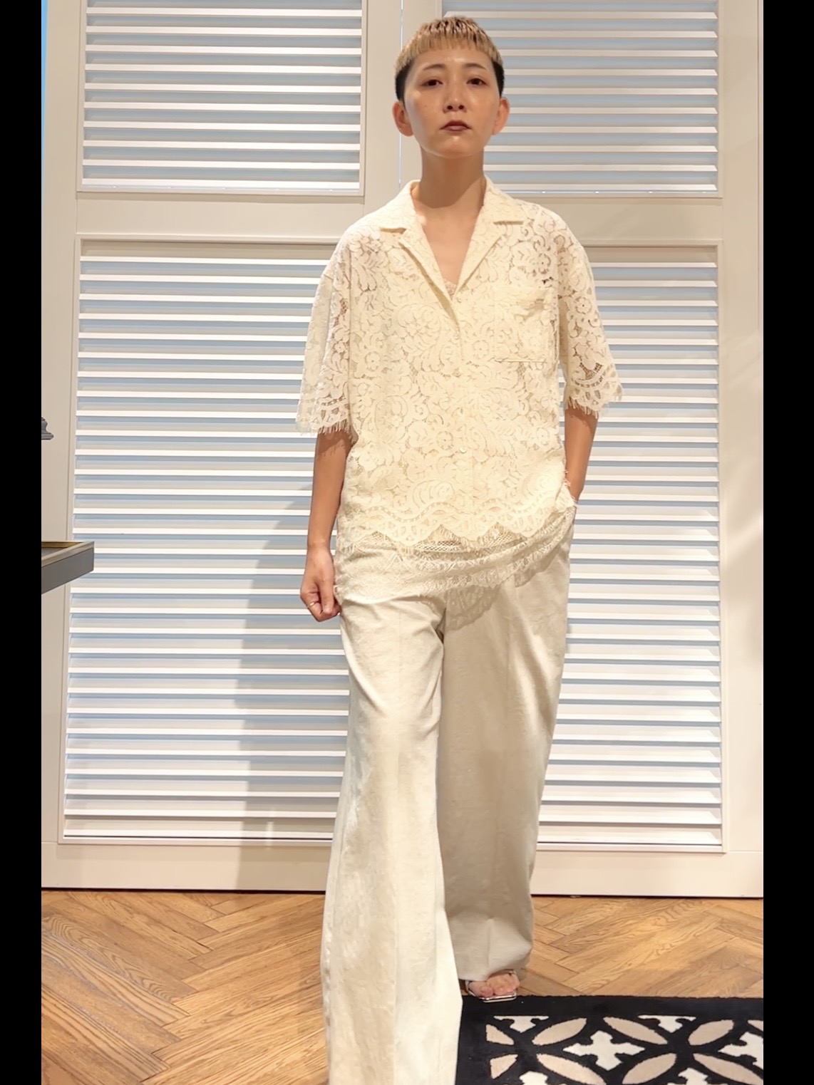 OCHIAIさんの「DRESSTERIOR｜【ウォッシャブル/羽織りにも便利】シアーコードレースブラウス」を使ったコーディネート