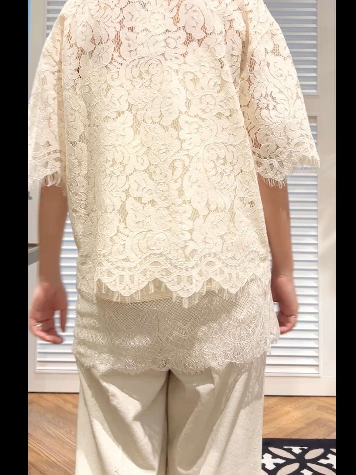 OCHIAIさんの「DRESSTERIOR｜【ウォッシャブル/羽織りにも便利】シアーコードレースブラウス」を使ったコーディネート