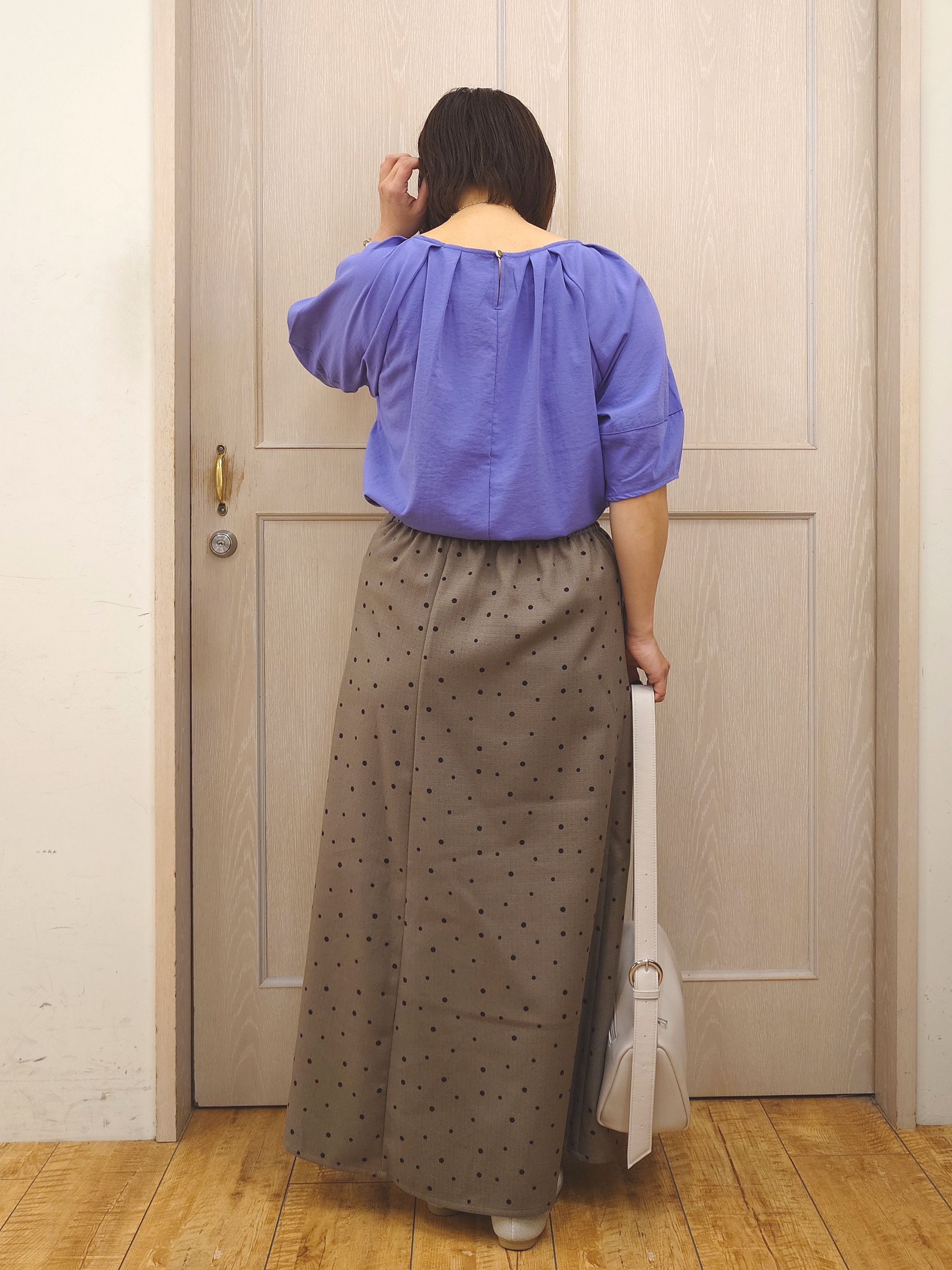 とろろさんの「SHOO･LA･RUE｜【S-LL/洗濯機可/セットアップ可】軽凛(かろりん) ひんやりタックブラウス」を使ったコーディネート