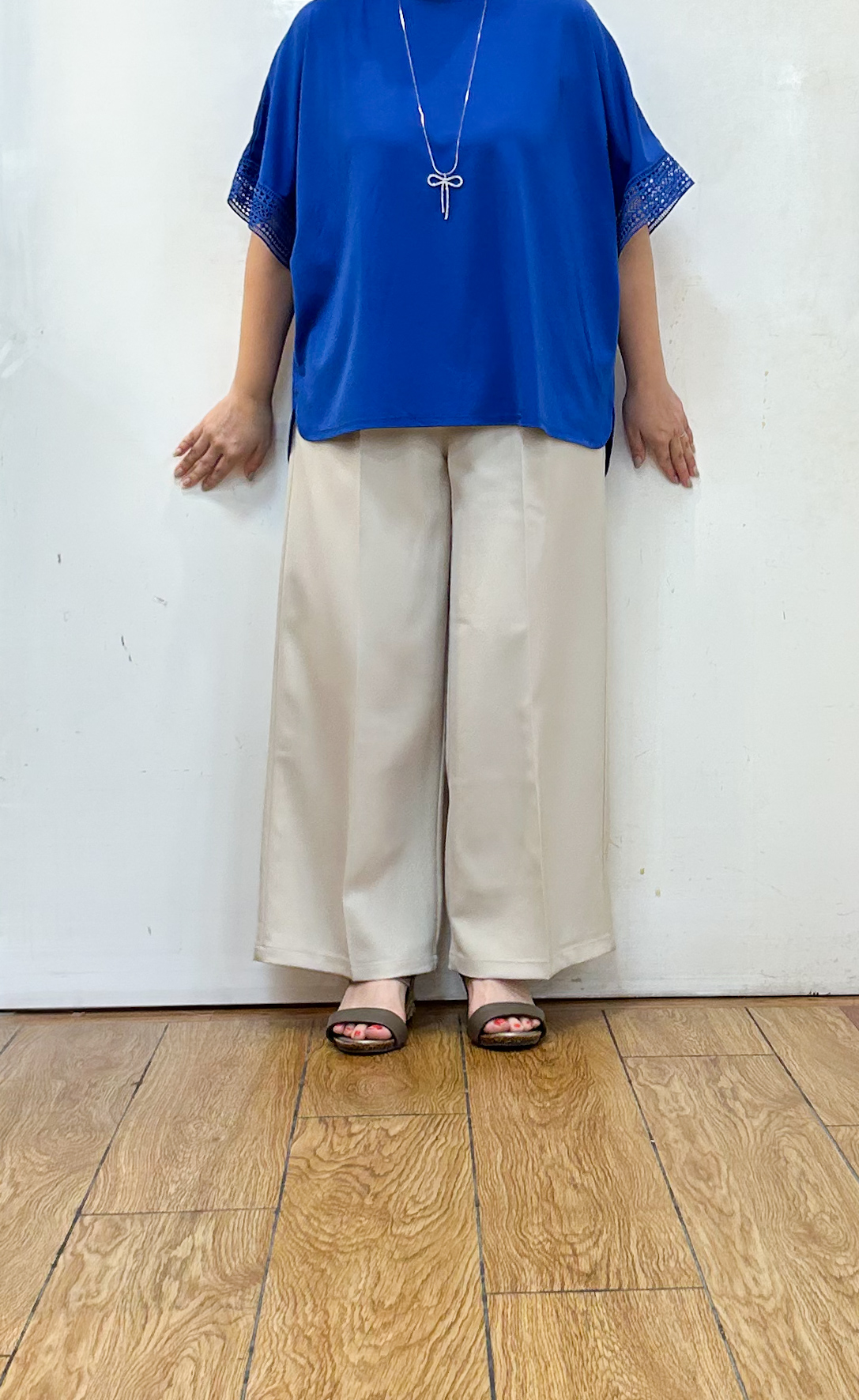 haruさんの「SHOO･LA･RUE｜【ひんやり/UV】お袖レースが上品 ゆったりとろみトップス」を使ったコーディネート